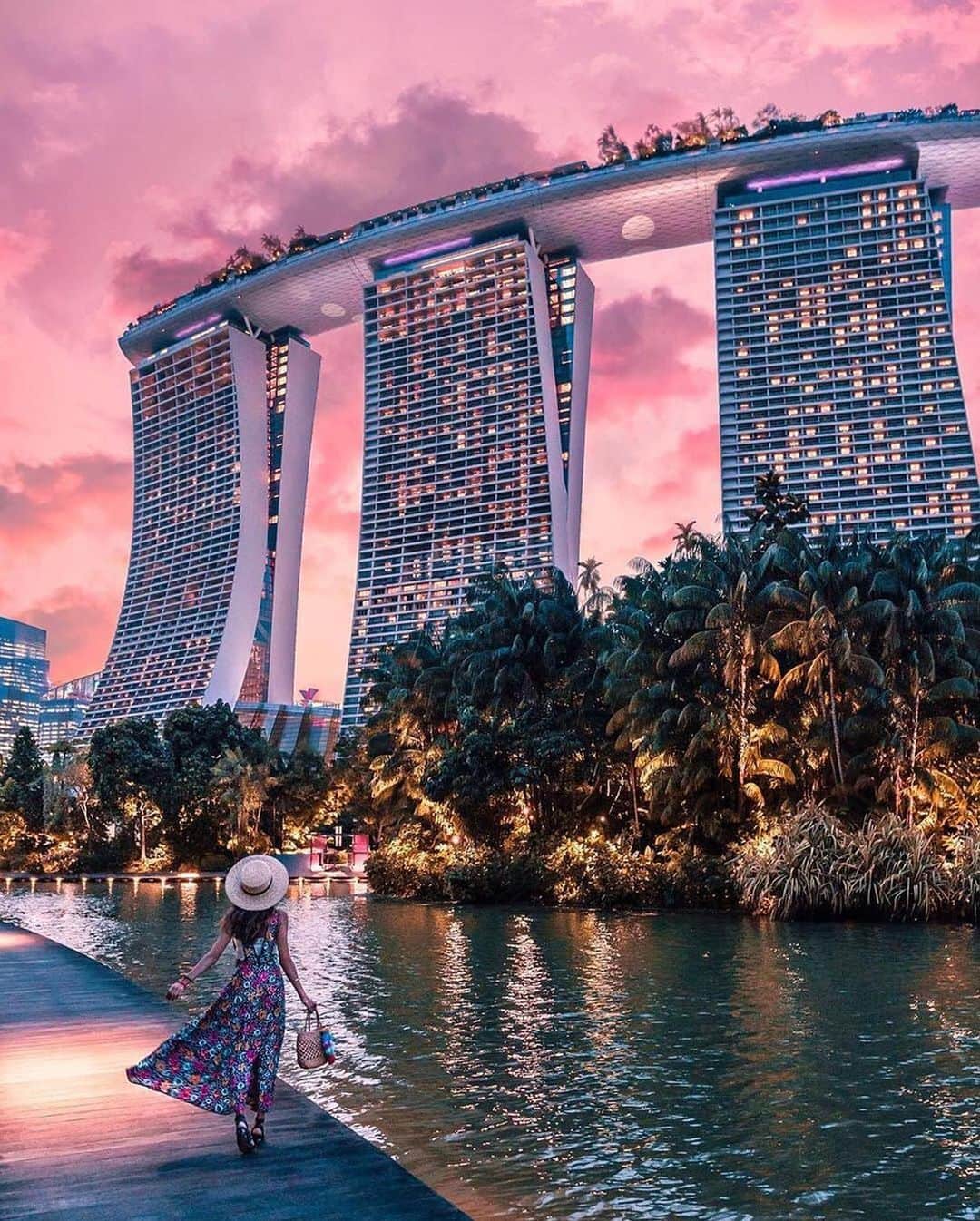 bestvacationsさんのインスタグラム写真 - (bestvacationsInstagram)「Swipe left! 😍Which photo of Singapore is your favorite, 1-2-3-4-5-6-7-8-9?✨ 1, 2 & 3. @kevouthere 4. @witandfolly 5. @highonmars 6 & 7. @kevouthere  8. @bennytgh 9. @melissa」1月30日 22時30分 - bestvacations