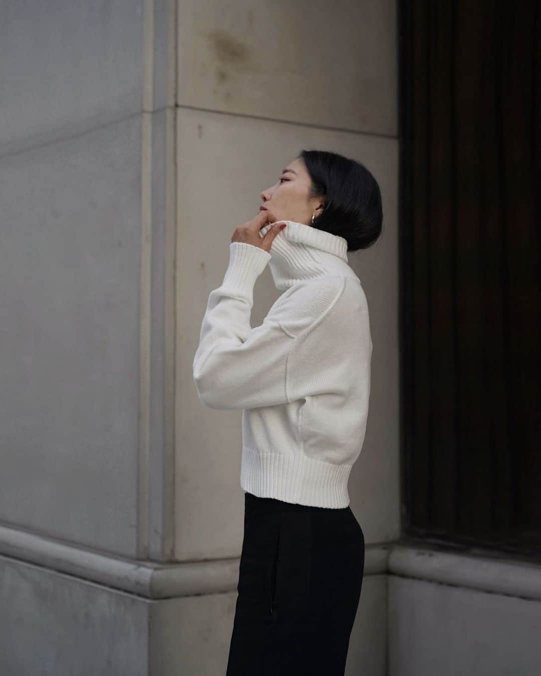 Club Monacoのインスタグラム：「The easy turtleneck sweater: a cropped, chunky knit perfect for braving long winter days.」