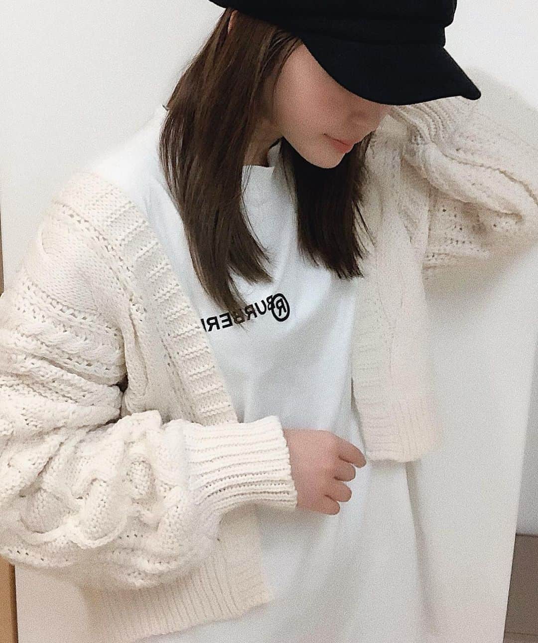 藤川沙弥のインスタグラム：「𓆸*ﾟ﻿ ﻿ ジム終わり🏋️‍♀️﻿ 新しくopenしたところで﻿ めっちゃ良かったので﻿ また詳しくpostします📮﻿ ﻿ 春先まで着れるカーディガンは﻿ ﻿ @fifth_store  ちょうど良い丈感🙆🏻‍♀️﻿ 今60%OFFでした🎟﻿ ﻿ ﻿ ﻿ ﻿ ﻿ #fifth#fifthtl#フィフス﻿ #ケーブルショートカーディガン﻿ #フェミニン#EditSheen﻿ #フィットニット#カーディガン﻿ #平均身長コーデ#オフィスコーデ﻿ #ワンピースコーデ#スカートコーデ﻿ #ニットコーデ#アウターコーデ」