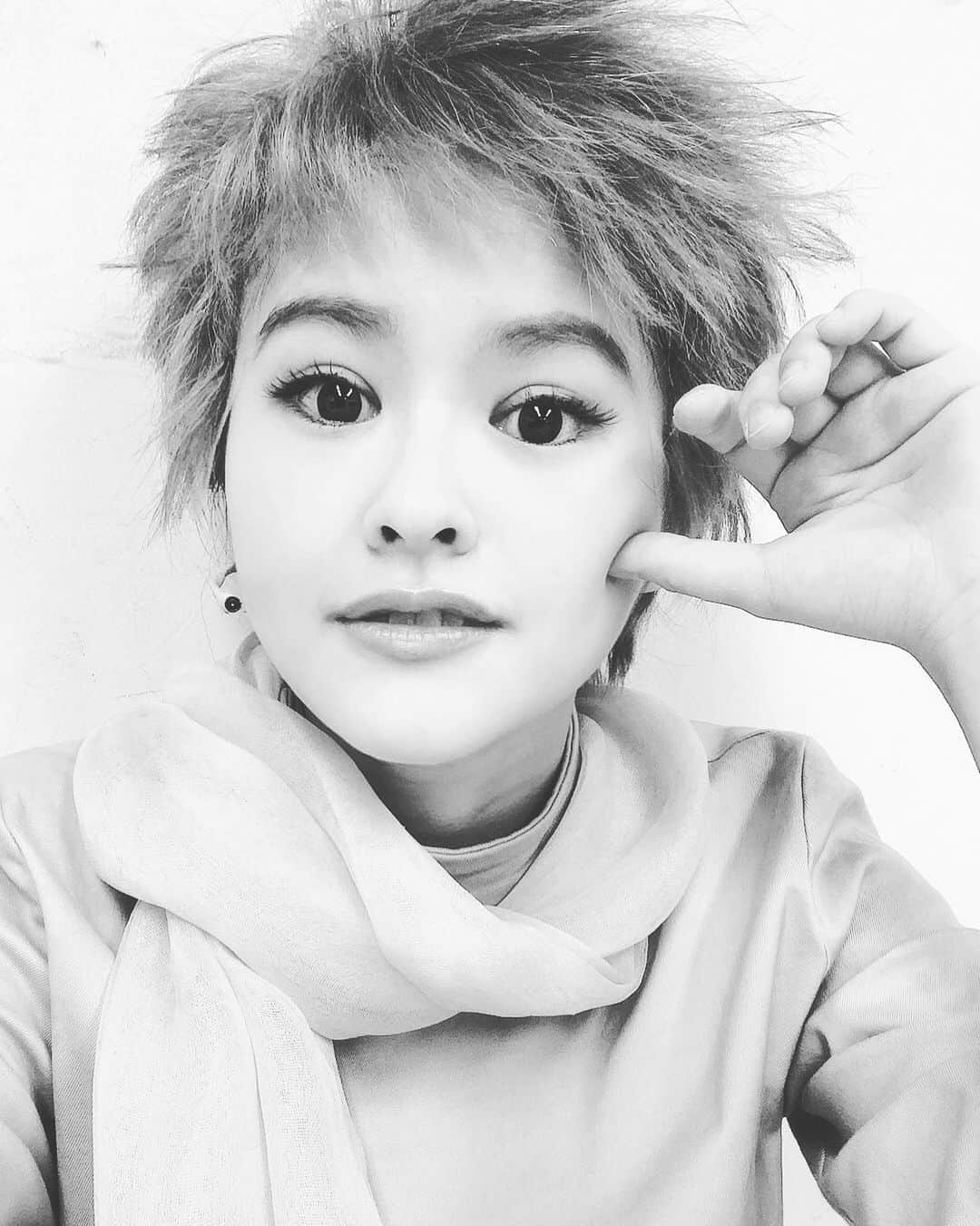 昆夏美のインスタグラム：「. 音楽劇「星の王子さま」 水戸芸術劇場にて、明日初日です。 . 王子様と一緒に 目に見えない大切なものを 感じていただけたらと思います。 . お待ちしております⭐️ . #星の王子様」