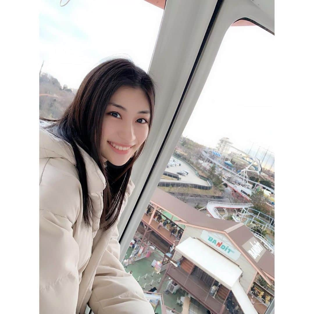 二木蒼生さんのインスタグラム写真 - (二木蒼生Instagram)「#ジュエルミネーション * 時間経っちゃったけど、 #冬休みの思い出 お友達とピザ🍕を食べたあと、 ナイトパスでよみうりランドへ🎡🌙 ゴンドラに乗ったのは久しぶり🚡 イルミネーションを満喫してきました◡̈✨ たまたま土曜日に行ったので、噴水ショー #ラフォンテーヌ もみれました⛲️ 花火と噴水の演出 素敵でした🎆 音楽もすごくよかった♪ * アトラクションも楽しんできました！ 待ち時間にワードウルフをして大爆笑したのもいい思い出🤣 * #よみうりランド #よみらん #ナイトパス #ゴンドラ #イルミネーション #遊園地」1月30日 22時52分 - aomushi_kune2