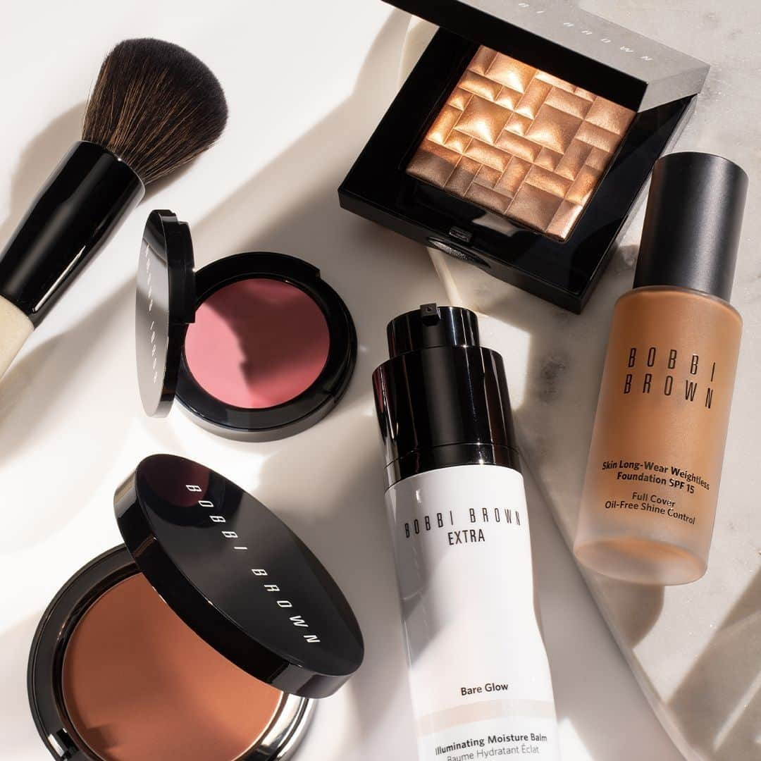 ボビイブラウンさんのインスタグラム写真 - (ボビイブラウンInstagram)「The weekend is calling. Embrace your #weekendglow anytime with this routine for fresh skin & flushed cheeks.  #BBWeekendGlow Routine: • Mix a pump of Illuminating Moisture Balm in Bare Glow with your favorite foundation for pearly smooth skin • Add a dash of color with Pot Rouge on lips & cheeks • Highlight & bronze as needed - #bobbibrown #beautybasics #fresh #healthy #skin #lips #skinlongwear #beautytrends #everydaymakeup #glow #creamblush #blush #rosyglow」1月30日 23時00分 - bobbibrown