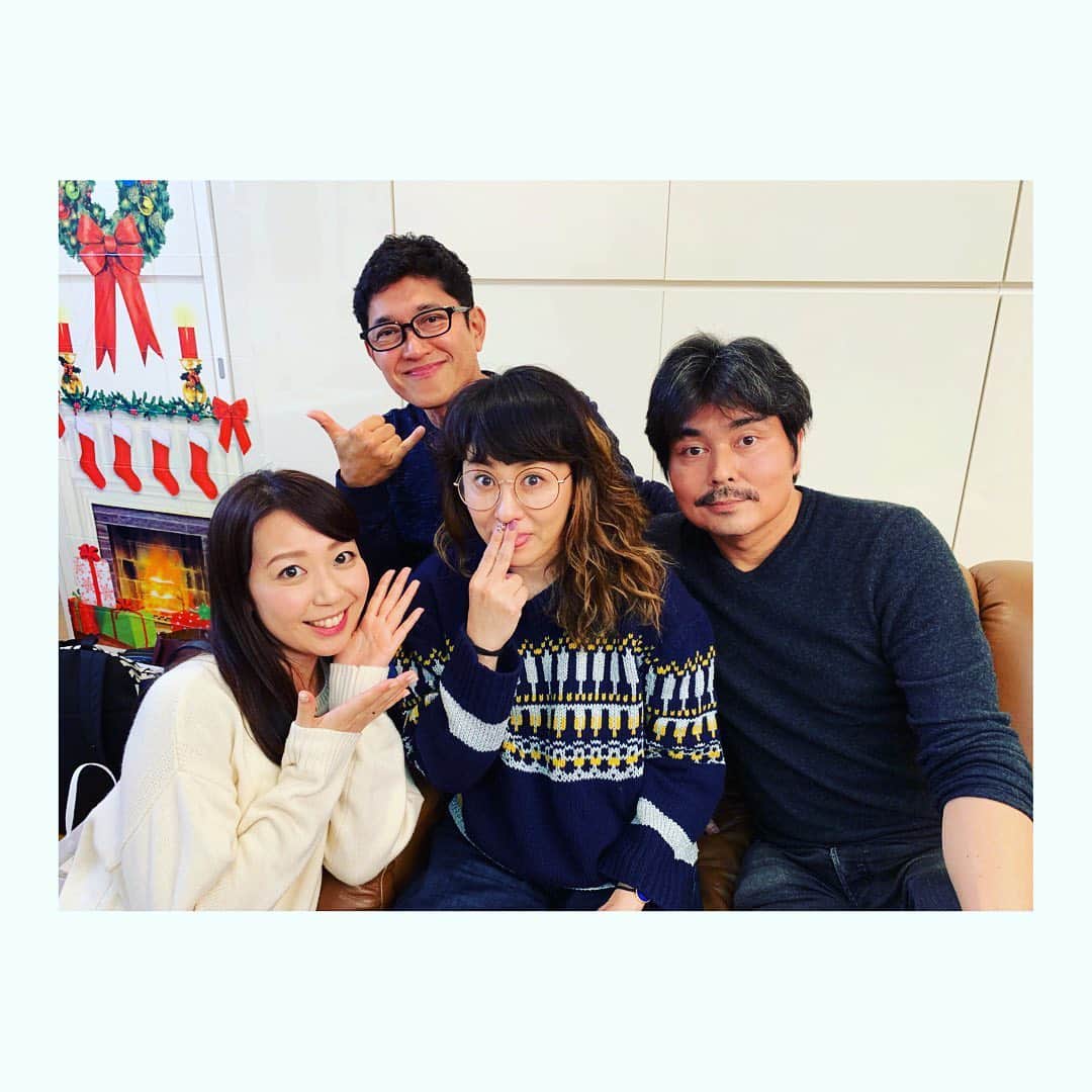 須黒清華のインスタグラム：「WBSのメインキャスターを終えて少しほっとしたので、年末の出来事を…🍀 . これは薬丸さん邸のクリスマスパーティー🎄にご招待頂いた時の写真です✨ 豪華で美味しすぎるお料理やお酒の数々と、優しさの詰まったおもてなしに、心も体もぽっかぽかになった夜でした😍✨ . 鈴木砂羽さんや古閑美保さんとも久しぶりにお会いできて、楽しかった幸せな思い出💕  #薬丸裕英 さん #クリスマスパーティー #鈴木砂羽 さん #古閑美保 さん #小澤征悦 さん はじめましてでしたが、一緒に写真撮って頂きました！ #wbs #ワールドビジネスサテライト」