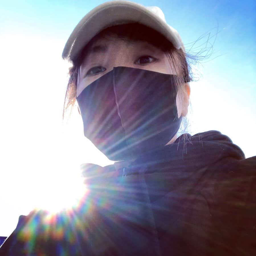奥井雅美さんのインスタグラム写真 - (奥井雅美Instagram)「ずっとマスクマン😷 そして、 🍋🍯を摂って、 あと免疫力あげる食べ物摂って、 手洗いうがいを忘れずに✌️ 世の中のあれこれをあまり怖がり過ぎず自分のやれることやっとこー的に過ごしてます☺︎ しかしお空綺麗だったなー」1月30日 23時08分 - masamiokui