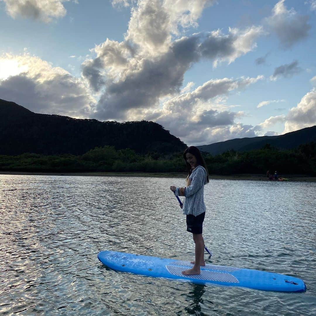 南美沙さんのインスタグラム写真 - (南美沙Instagram)「大好き❤︎ @surf_girl_tv  メンバー✨🏄‍♀️🌊. 今回の奄美大島tripロケも、、 笑いあり、震えあり、感動ありで、本当に幸せな撮影でした☺️✨🙏. . こんな時間が何よりも大事✨. ショートボード修行も頑張ってきましたよ😘✨🏄‍♀️. 是非、配信楽しみにしててね🌞✨❤️. .  #サーフボード　#ショートボード　#海に感謝　#サーフガールch  #サーフガールスタイル  #ウェットスーツ #surf #surfing  #好き  #波 #サーフガール#波乗り女子 #サーファー #surfergirl  #surf #サーフィン女子 #サーフィン  #海 #南美沙  #波乗り  #サーフィンライフ  #海ファッション  #ビーチウェア」1月30日 23時16分 - miee.misa