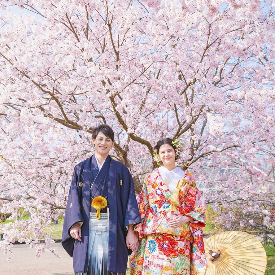 CLAIREのインスタグラム：「桜ロケーション撮影受付中🌸 ・ 桜ロケーションの前撮り撮影は開花期間も短く、ハイシーズンとなり混み合いますので、ご検討の方はお早めの来店ご相談をお勧めします。 ・ @clairebridalstudio」