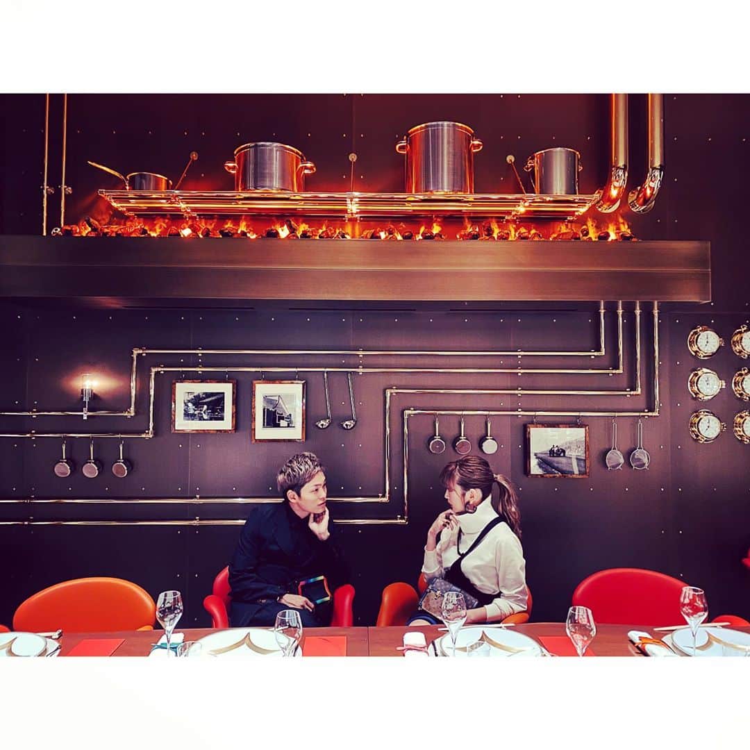 紗栄子さんのインスタグラム写真 - (紗栄子Instagram)「LOUIS VITTON @louisvuitton ⚓️ 世界初となるLVのカフェやレストランも出来ており、アートやインテリアもとても素敵でした🌹 そして昨夜のパーティーでは久しぶりに会えたお友達とLVの世界観に浸りながら素敵な空間でお食事を頂くことができました💘 それにしても大阪は活気があってびっくり！！ また改めてゆっくり訪れたいです💘 #LouisVuitton#LVMidosuji」1月30日 23時25分 - saekoofficial