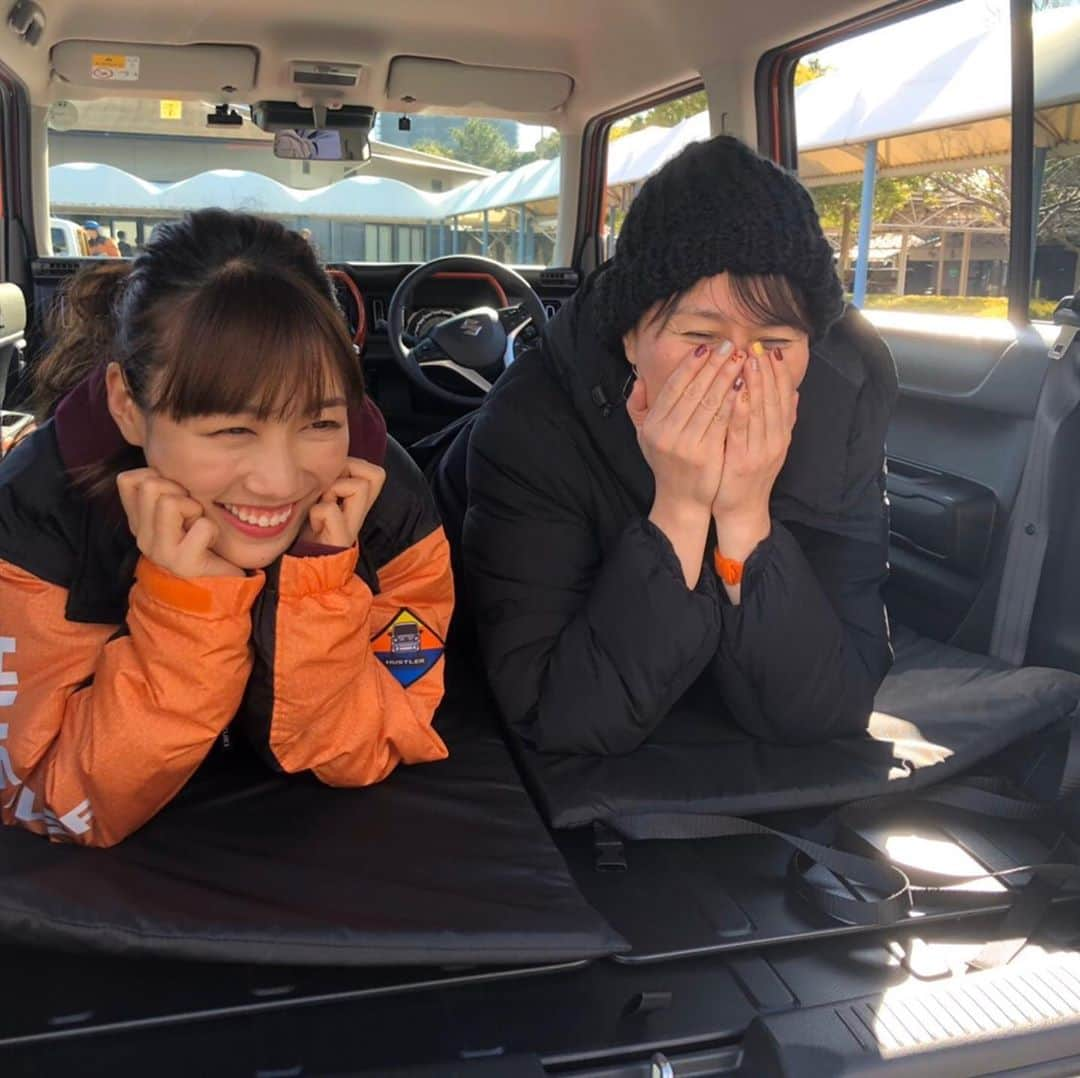 高城れにさんのインスタグラム写真 - (高城れにInstagram)「今日はSUZUKI 新型ハスラーの試乗会に行ってきました！！！！ もちろん運転もしてきたよー😊💜 見た目ももちろん！ 乗り心地も運転のし心地も快適すぎて！ こーんなに広々してるの！ 車中泊もできるんだって😄 本当車を見たり乗ったりするの楽しすぎる🙋‍♀️ 色んな機能も搭載されてるし！私も新型ハスラーで沢山色んな場所で素敵なものに出会いたいなぁ🥰 今日の様子は来週のふんどしでも放送されまーす！ そして2月26日に発売の 「ベストカー」さんでも取材していただいたのでぜひみてね！ #SUZUKI #新型ハスラー　#試乗会　#ベストカー」1月30日 23時29分 - takagireni_official