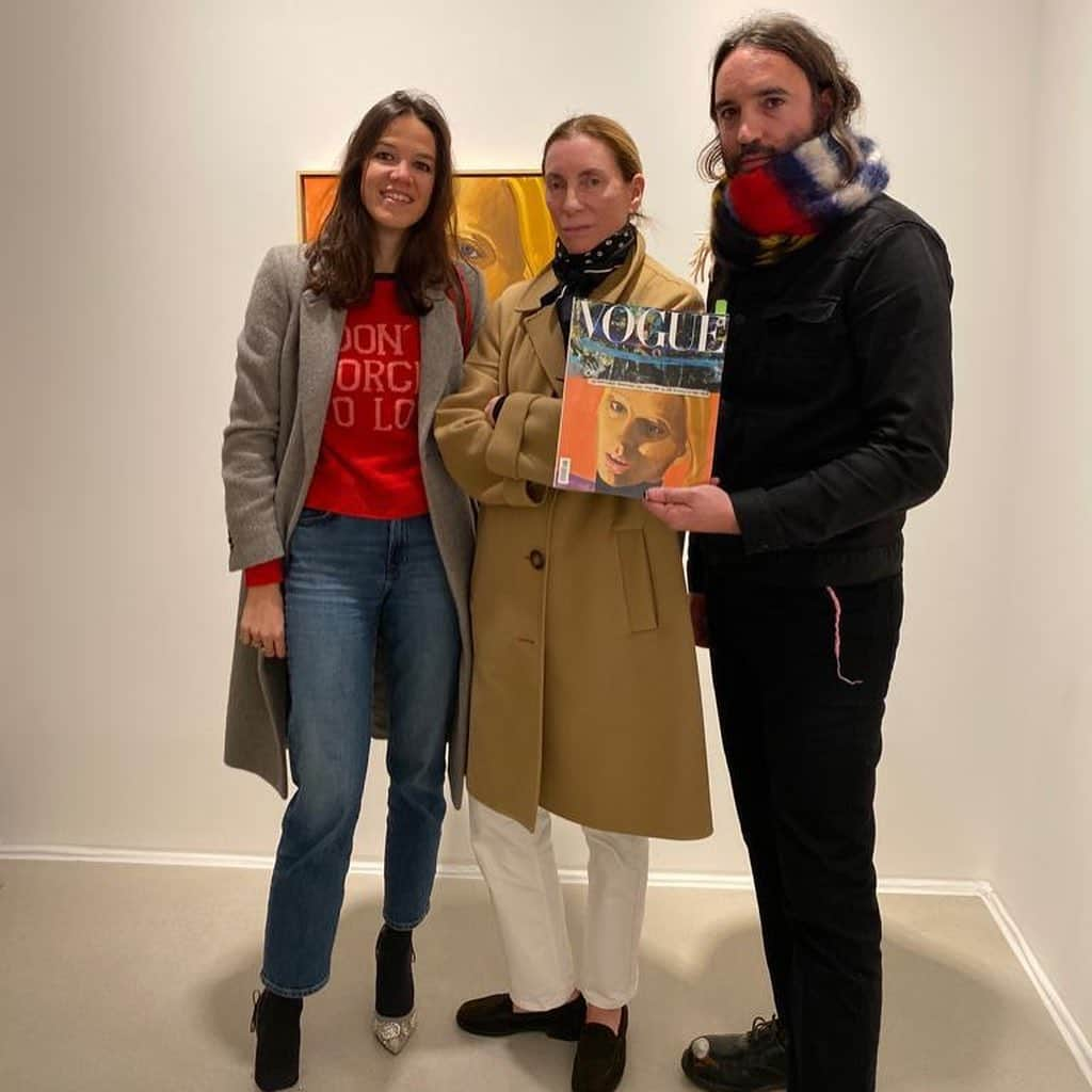 Vogue Italiaさんのインスタグラム写真 - (Vogue ItaliaInstagram)「Last days to get your copy of Vogue Italia's January 2020 Special Issue on newsstands but you have time until the end of February to visit the @David_Salle exhibition at the @ThaddaeusRopac Gallery in Paris. Here our Creative Director @FerdinandoVerderi with the stylist of the story @TonneGood and our Fashion Market Director @FranRagazzi in front of the paintings that we commissioned for our January Issue which are part of the David Salle's exhibition. #DavidSalle  #SelfIroningPants #ThaddaeusRopac Full credits of the editorial:  Model @LiliSumner  Editor in Chief @efarneti  Creative director @ferdinandoverderi  Casting directors @pg_dmcasting @samuel_ellis @ DM Fashion Studio」1月30日 23時30分 - vogueitalia