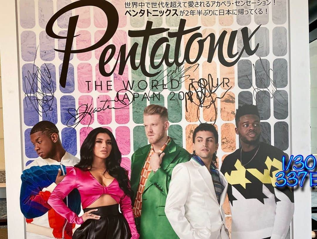 まあみさんのインスタグラム写真 - (まあみInstagram)「待ちに待った日～💓🥺 米🇺🇸#アカペラグループ #Pentatonix の#live 初日公演❤🎶 生歌、ホント感動した😭CDと変わらない歌声😭❤❤#アカペラ 、 ５人のハーモニー、一気に世界に吸い込まれたぁぁぁ🎵😢💓 Official髭男dismさんPretenderをカバー曲で歌うと発表していたので書きますが、言葉に出来ないくらい染みた、、🥺🥺🥺 とにかく、最高❣️本当に行けて良かった☺️💋💋💋 #パシフィコ横浜国立大ホール#ライブ#music#theworldtour#america#artist . #20200130#337日#3分間電話の日#今日は何の日#毎日投稿#カウントダウン#countdown#嵐#嵐にありがとうを届けていく#onelove✏️#🐭🌸🌺🎃⛄️ . . #ずっと二人で生きてゆこう」1月30日 23時38分 - maami_1125