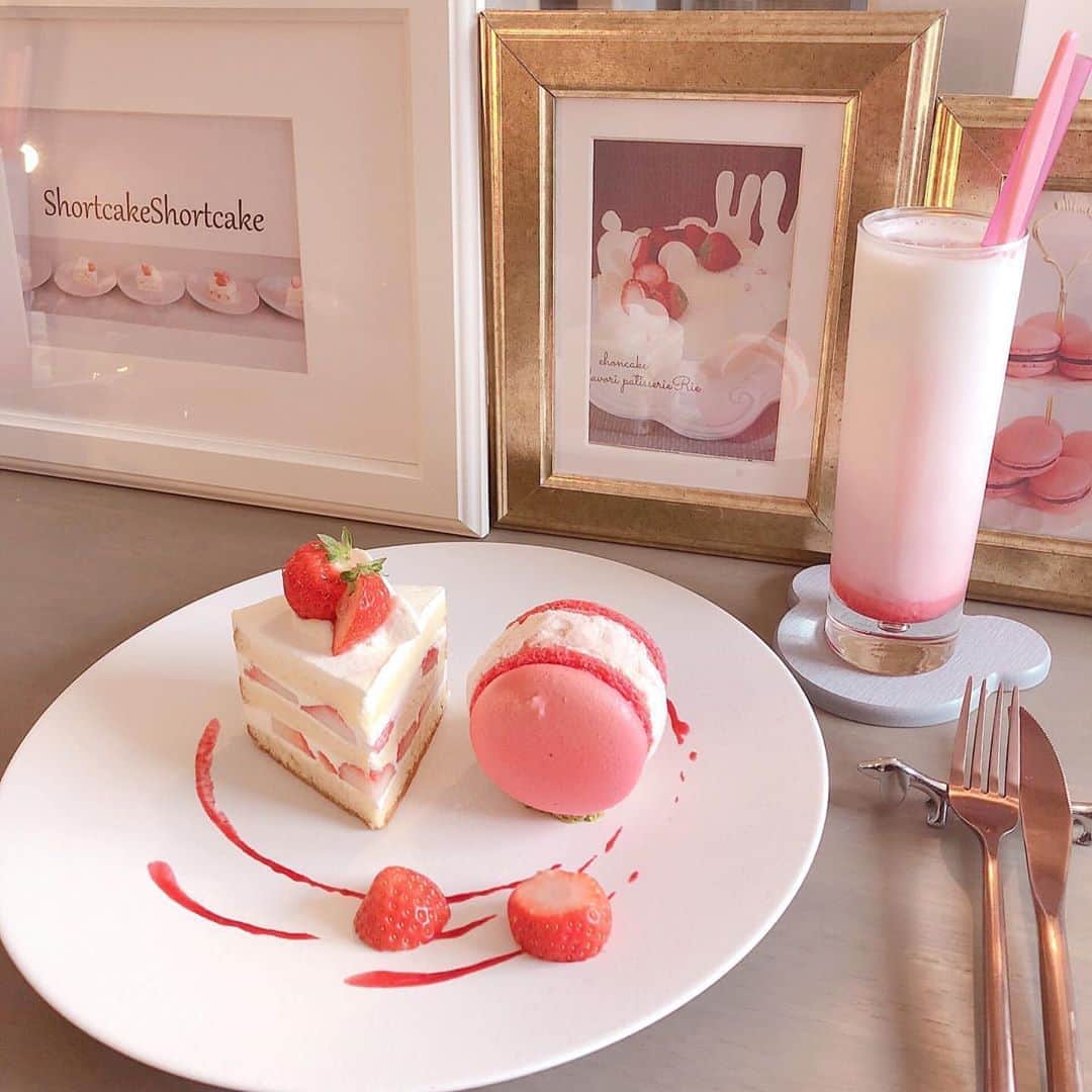ローリエプレス編集部さんのインスタグラム写真 - (ローリエプレス編集部Instagram)「横浜にあるかわいいカフェをご紹介🍰﻿ ﻿ "Shortcake Shortcake"♡﻿ イチゴたっぷりのショートケーキは 見た目のかわいさはもちろん、ボリュームたっぷりでお腹も大満足◎﻿ ﻿ 甘くてかわいいカフェタイムを過ごしてね♡﻿ ﻿ ﻿ ﻿ ﻿ ﻿ ✔︎﻿ @shortcakeshortcaker  神奈川県横浜市磯子区原町1-3﻿ JR根岸線　根岸駅　徒歩7分/下町バス停0秒﻿ ﻿ ﻿ ﻿ ﻿ ﻿ ﻿ #laurierpress_横浜カフェ﻿ ﻿ ﻿ ﻿ ﻿ ﻿ ﻿ ﻿ ﻿ ﻿ ﻿ ﻿ ﻿ ﻿ ﻿ Thank you♡﻿ ﻿ @marichuunnn ﻿ ﻿ ﻿ ﻿ ﻿ ﻿ ﻿ ﻿ ﻿ ﻿ ﻿ ﻿ ﻿ ﻿ #ローリエプレス #横浜カフェ #ショートケーキ #ShortcakeShortcake」1月30日 23時48分 - laurier_press