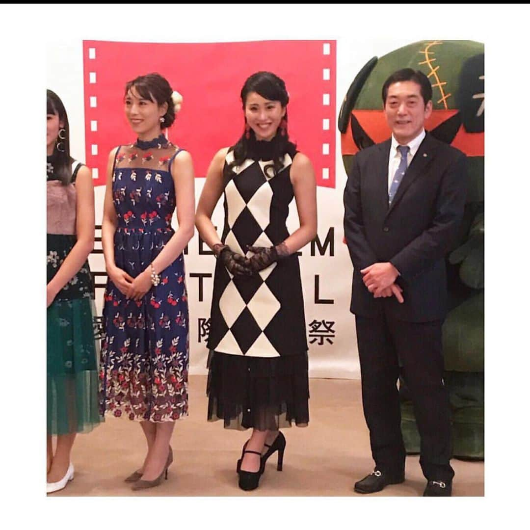 宇田恵菜さんのインスタグラム写真 - (宇田恵菜Instagram)「Ehime International Film Festival.x 第一回愛媛国際映画祭、２月２日まで愛媛各地で開催しています。  愛媛国際映画祭は 愛媛県が主体となって、愛媛の芸術をより高め発展させるためにやっています。 昨年のプレイベントでは県知事ともお話させていただき、また県庁職員の方から暖かいお見送りもあって、本当に素敵な場をありがとうございました！ て感じでした！ 私は今年参加できなかったけど、伊丹十三さんの故郷の愛媛、夏目漱石が愛した愛媛、そしてまだまだたくさんの自然が残り、映画を作るロケーションとしても素晴らしい県だと思う。 これからもたくさんの作品に携わり、愛媛の芸術にも携わりたい。 愛媛の方、是非この機会に映画祭行ってみてください！ 私はこのプレイベントで愛媛の人からたくさん応援されてる！よーし頑張るぞ！てたくさんパワーもらいました！！！！ 私は、遠いメキシコで愛媛をたくさん知ってもらえるよう、本日もがんばります！ @nankaihoso_rnb  #casting  #actress  #キャスティング #女優 #役者  #filmingcrew #filming #撮影中 #撮影クルー #日露合作 #バルトの庭 #クランクイン #愛媛出身 #明治時代 #愛媛県松山市 #actresslife #舞台挨拶 #レッドカーペット #愛媛国際映画祭 #セントラル #県知事 #宇田恵菜 #ソローキンの見た桜」1月30日 23時41分 - ena2727