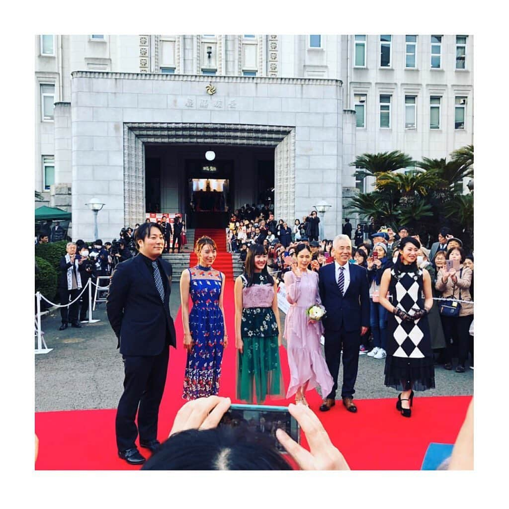 宇田恵菜さんのインスタグラム写真 - (宇田恵菜Instagram)「Ehime International Film Festival.x 第一回愛媛国際映画祭、２月２日まで愛媛各地で開催しています。  愛媛国際映画祭は 愛媛県が主体となって、愛媛の芸術をより高め発展させるためにやっています。 昨年のプレイベントでは県知事ともお話させていただき、また県庁職員の方から暖かいお見送りもあって、本当に素敵な場をありがとうございました！ て感じでした！ 私は今年参加できなかったけど、伊丹十三さんの故郷の愛媛、夏目漱石が愛した愛媛、そしてまだまだたくさんの自然が残り、映画を作るロケーションとしても素晴らしい県だと思う。 これからもたくさんの作品に携わり、愛媛の芸術にも携わりたい。 愛媛の方、是非この機会に映画祭行ってみてください！ 私はこのプレイベントで愛媛の人からたくさん応援されてる！よーし頑張るぞ！てたくさんパワーもらいました！！！！ 私は、遠いメキシコで愛媛をたくさん知ってもらえるよう、本日もがんばります！ @nankaihoso_rnb  #casting  #actress  #キャスティング #女優 #役者  #filmingcrew #filming #撮影中 #撮影クルー #日露合作 #バルトの庭 #クランクイン #愛媛出身 #明治時代 #愛媛県松山市 #actresslife #舞台挨拶 #レッドカーペット #愛媛国際映画祭 #セントラル #県知事 #宇田恵菜 #ソローキンの見た桜」1月30日 23時41分 - ena2727