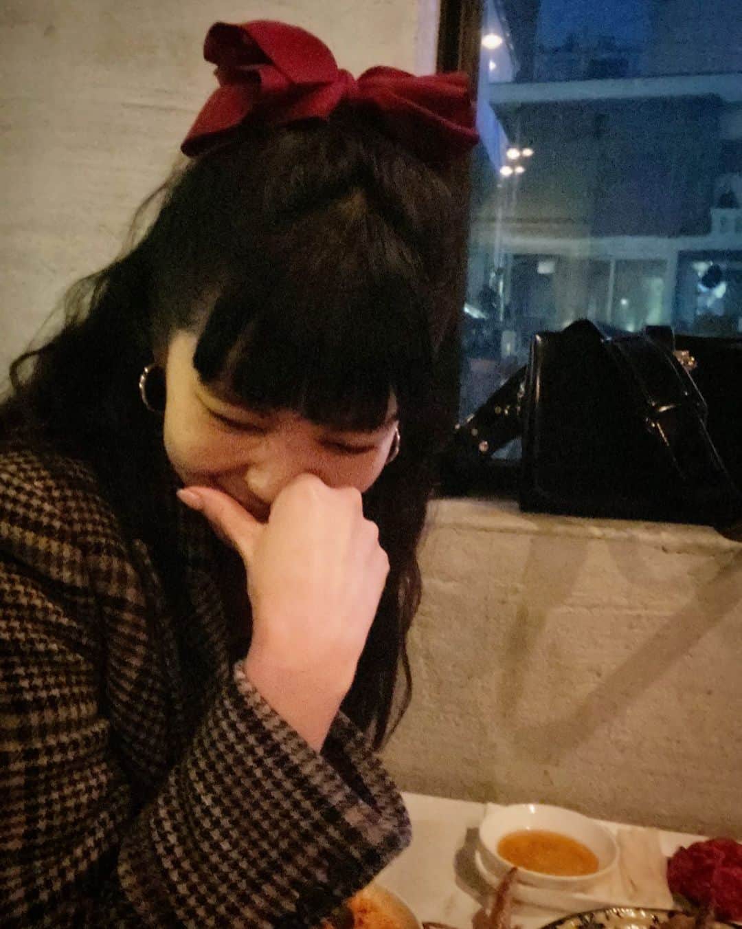 リジ のインスタグラム：「오늘 아닌데... 앞머리 잘랐는데 뭔가 후회됨... 😢😢😢굿밤」