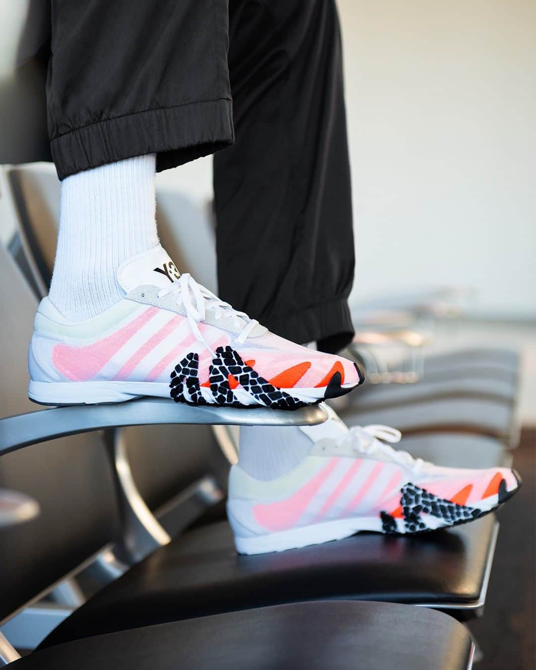ワイスリーのインスタグラム：「Y-3 REHITO. Y-3 Spring/Summer 2020. --- #adidas #Y3 #YohjiYamamoto Discover the collection at adidas.com/y-3」