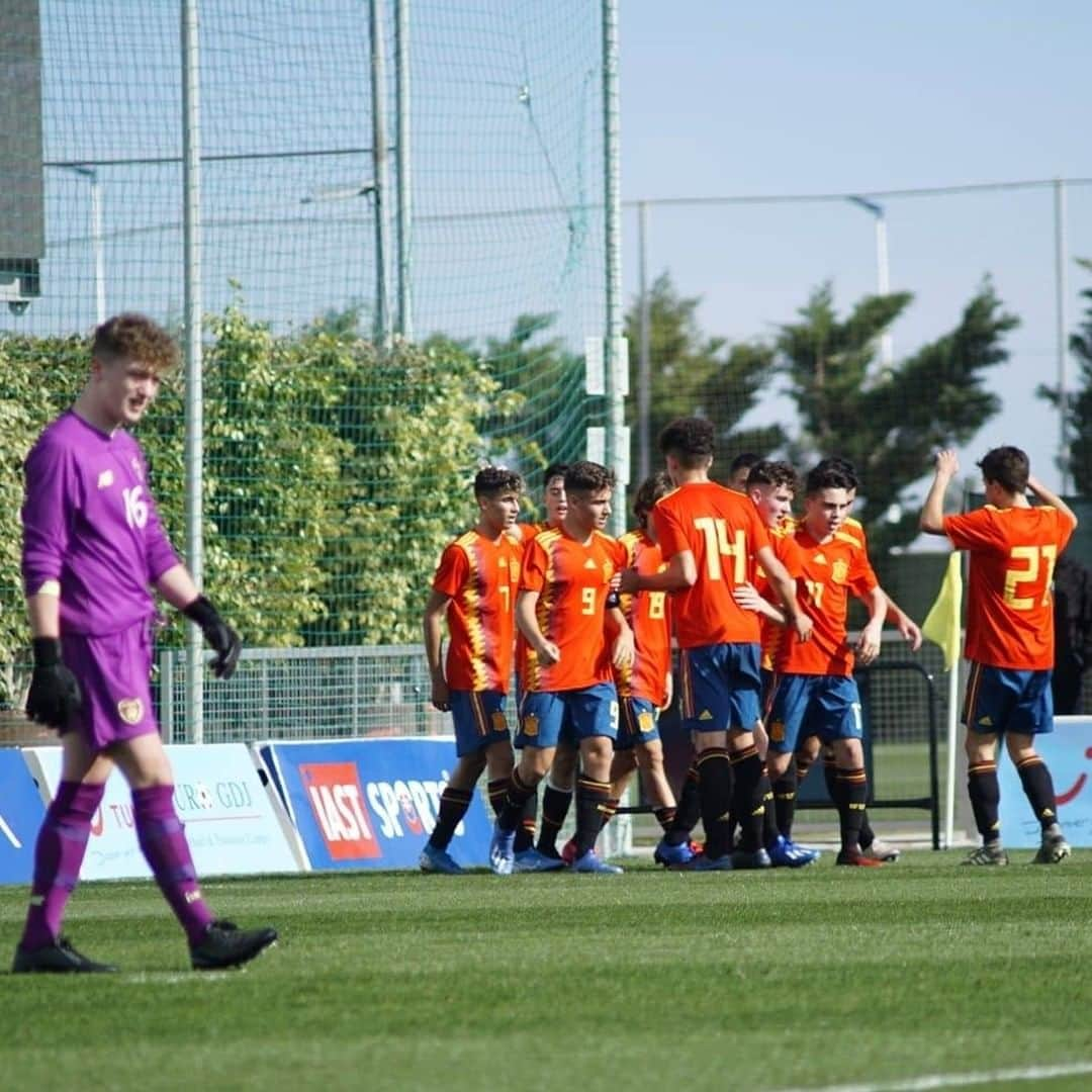 サッカー スペイン代表チームさんのインスタグラム写真 - (サッカー スペイン代表チームInstagram)「✌🏻 ¡La Sub-15 debuta con victoria en el Torneo Internacional amistoso que se disputa en @pinatararena_!」1月31日 0時02分 - sefutbol