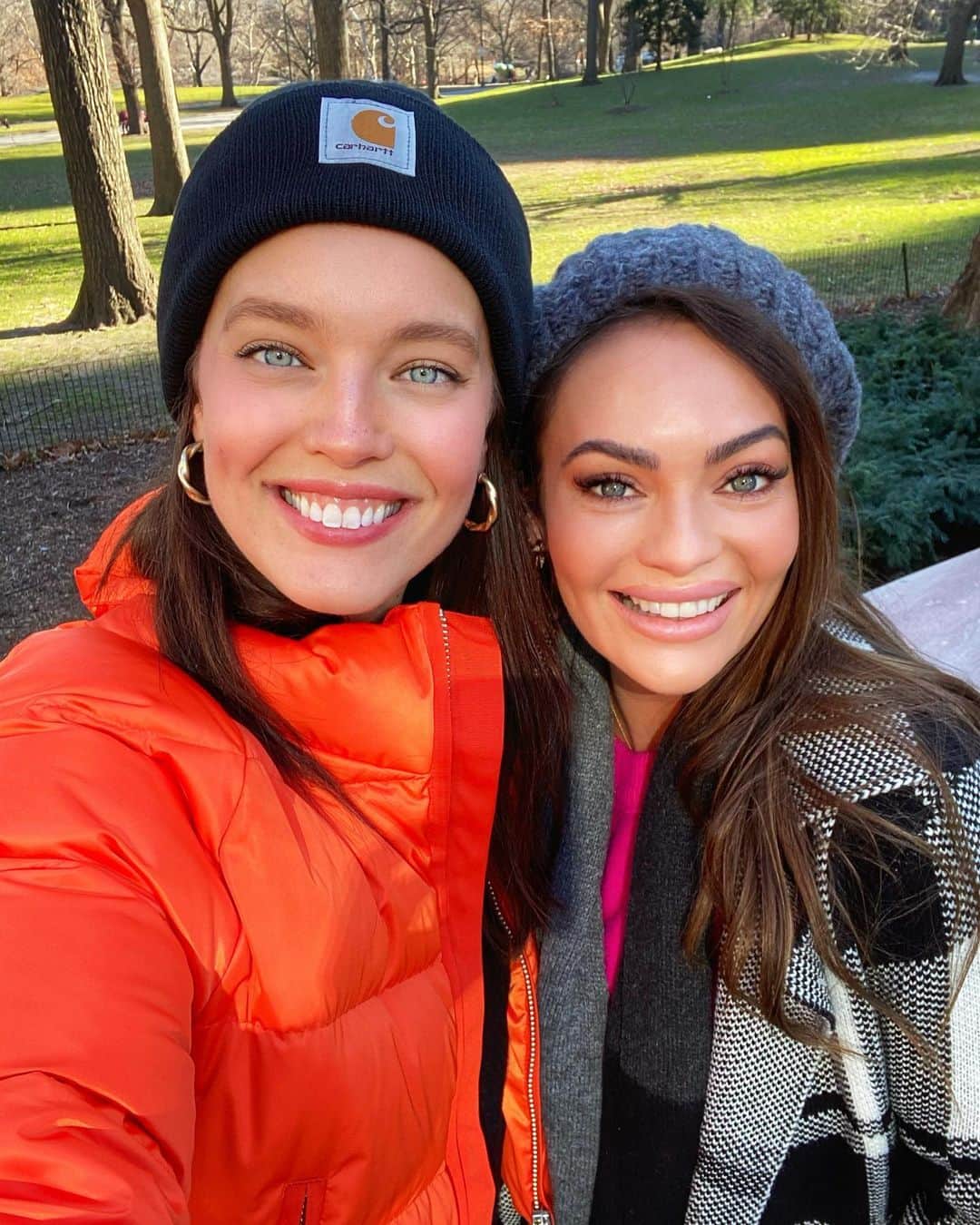 エミリー・DiDonatoのインスタグラム：「Breakfast with this cutie. 🍳 One of my intentions for 2020 was to spend more time with women who motivate and inspire me and @emilyskyefit is definitely one of them. ❤️❤️❤️」