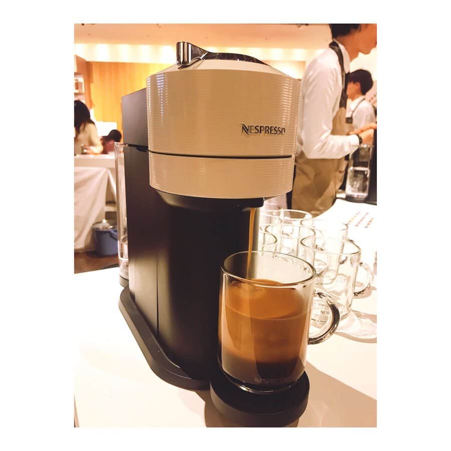 幸太さんのインスタグラム写真 - (幸太Instagram)「Coffee Lover @nespresso.jp ﻿ ﻿ ﻿ 凄いのが出て来ましたね😲﻿ ﻿ ﻿ 僕のカフェでは、﻿ スペャシリティコーヒーを取り扱っていますが☕️﻿ ﻿ ﻿ おうちでこのコーヒーのクオリティーが出るなんて素敵過ぎる…😍﻿ ﻿ ﻿ フレーバーも深いのから、爽やかな物まであって気分で変えられるしね👍﻿ ﻿  量も昔のより増えてマグsizeだし﻿ 、もはや旨味のクレマがビールの泡みたいだからねー😂﻿ ﻿ ﻿ コレは、コーヒー好きの家庭にはたまらんです🤤﻿ ﻿ ﻿ #coffee #coffeetime #coffeelover #nespresso #vertuo #beachtree #model #surfer #cafeowner ﻿ #ネスプレッソ #クレマグ #美味しいコーヒー #モデル #サーファー #カフェオーナー #ビーチツリー ﻿ #この前の﻿ #雑誌モノマックス で﻿ #コーヒーマシンの﻿ #飲み比べ しましたが﻿ #次回はこれも﻿ #参加ですね ﻿」1月31日 0時16分 - kotawave