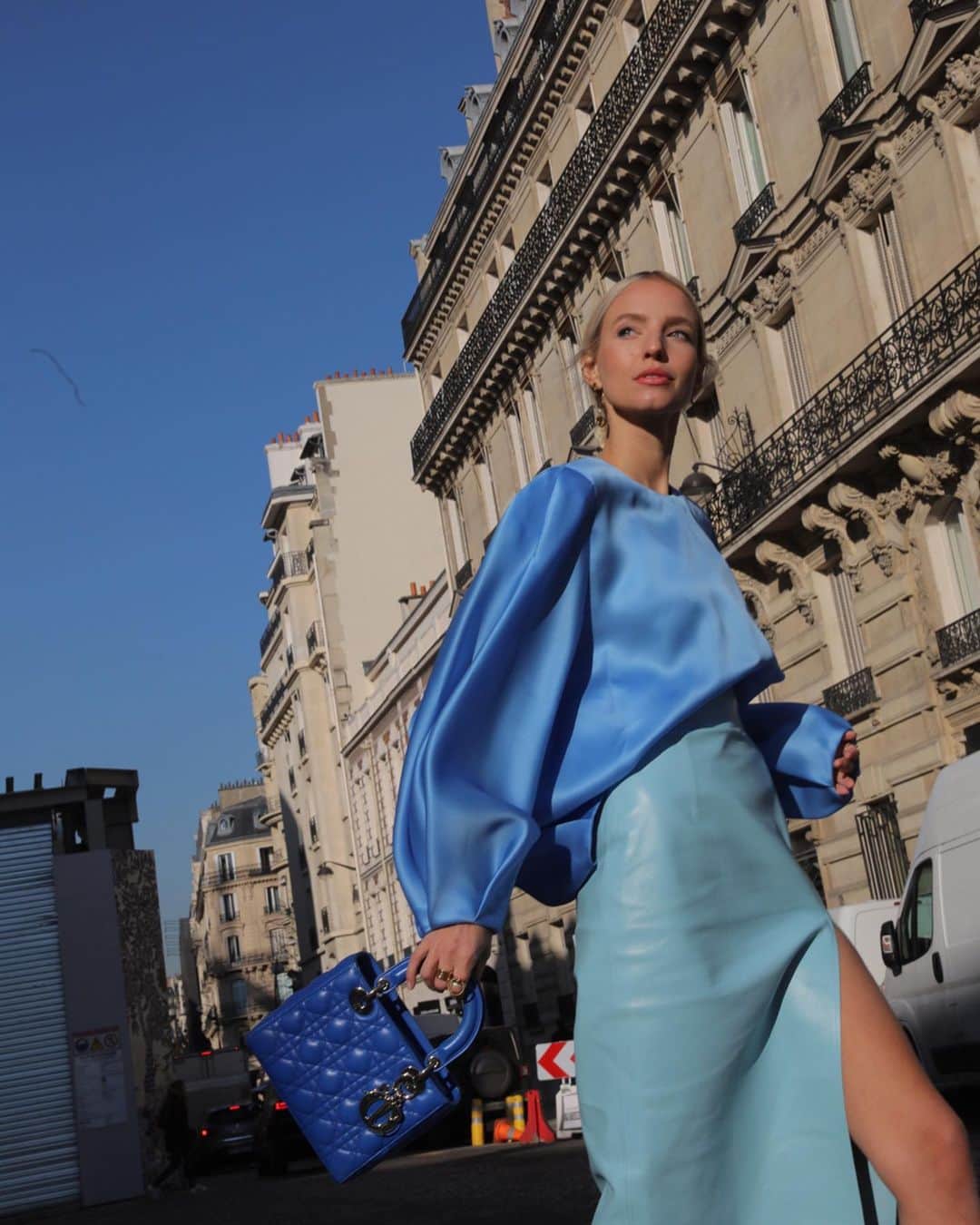 レオニー・ハンネさんのインスタグラム写真 - (レオニー・ハンネInstagram)「Unpublished looks I loved. 🦋 Anzeige/Tag #Paris #Dior #NinaRicci #pfw」1月31日 0時20分 - leoniehanne