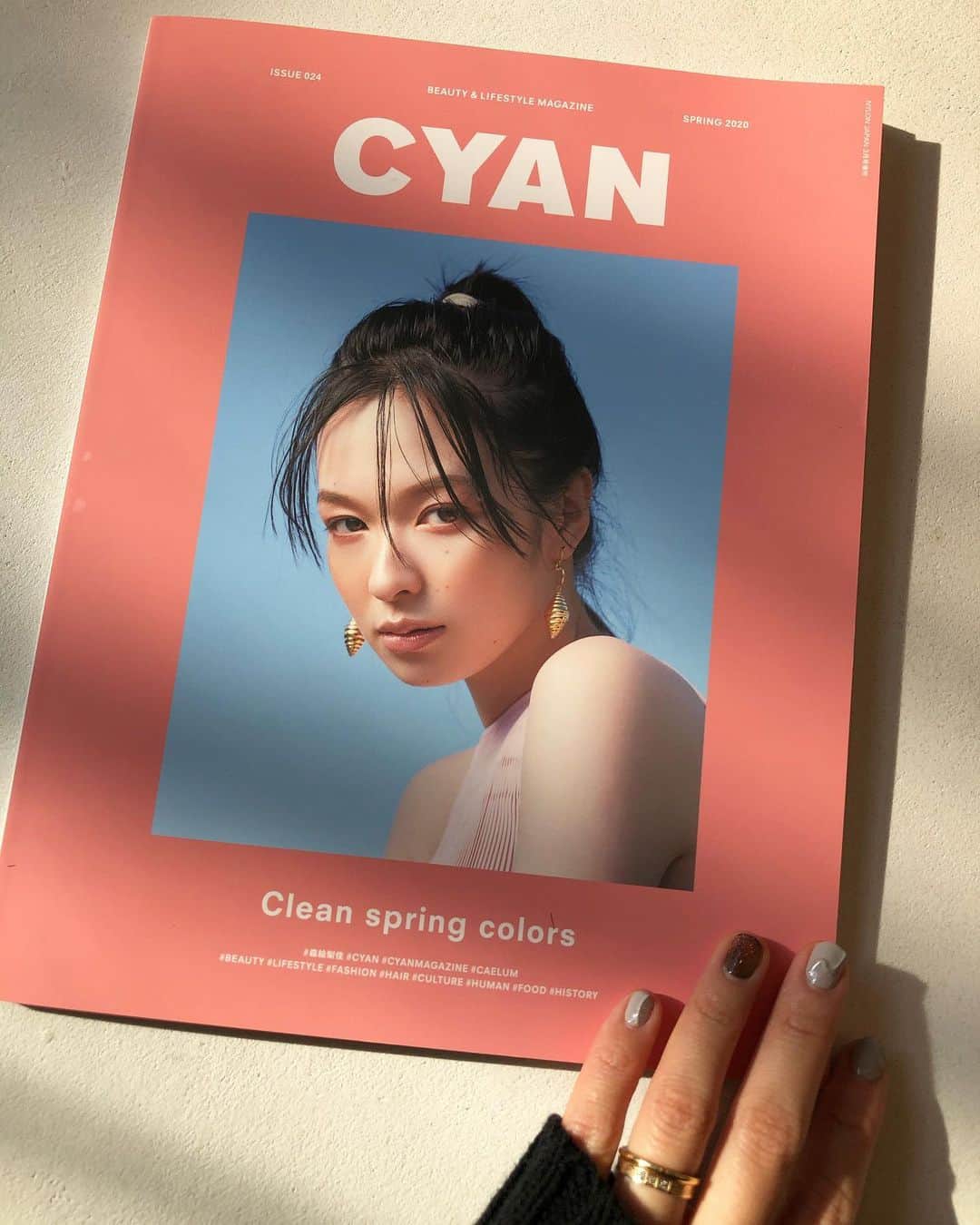 野々口祐子のインスタグラム：「CYAN 024 SPRING2020 クリーンで洗練された女性像 美しいです。 ヘア企画でヘアメイク担当してます。 是非ご覧くださいませ。 #cyanmagazine #hairmake  #syan_tokyo #nono_make #nono_hair」