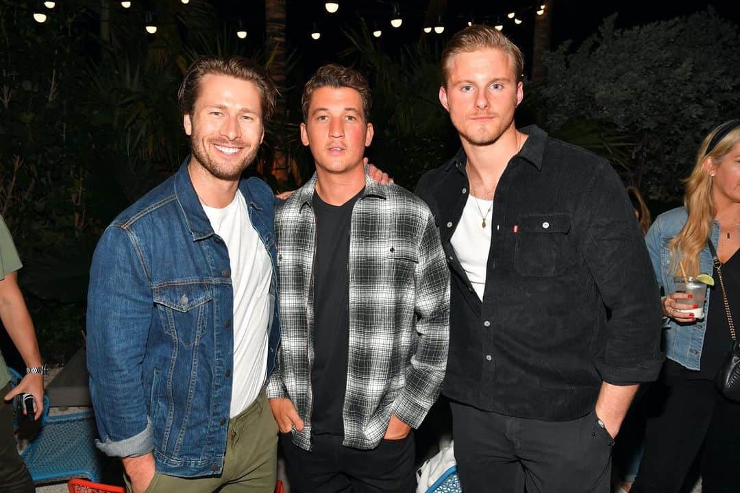 グレン・パウエルのインスタグラム：「The Boys are Back in Town #superbowl #TopGunTime @levis」