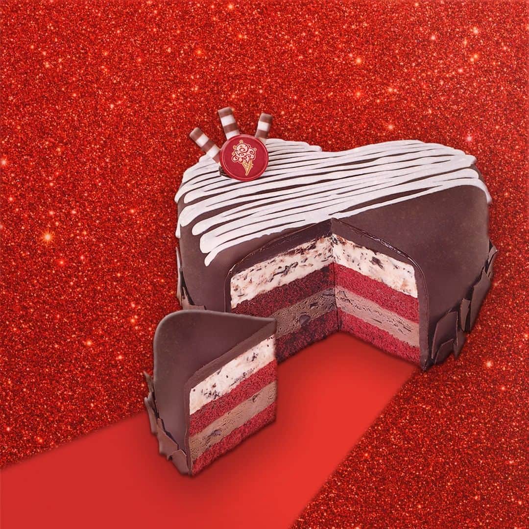 コールド・ストーン・クリーマリーのインスタグラム：「Make your special someone feel all the love this Valentine’s Day by treating them to a heart shaped Fudge Truffle Decadence™ Cake. This cake is filled with layers of moist Red Velvet Cake, Sweet Cream Ice Cream with Chocolate Shavings and Fudge Truffle Ice Cream with Chocolate Shavings wrapped in rich Fudge Ganache!」