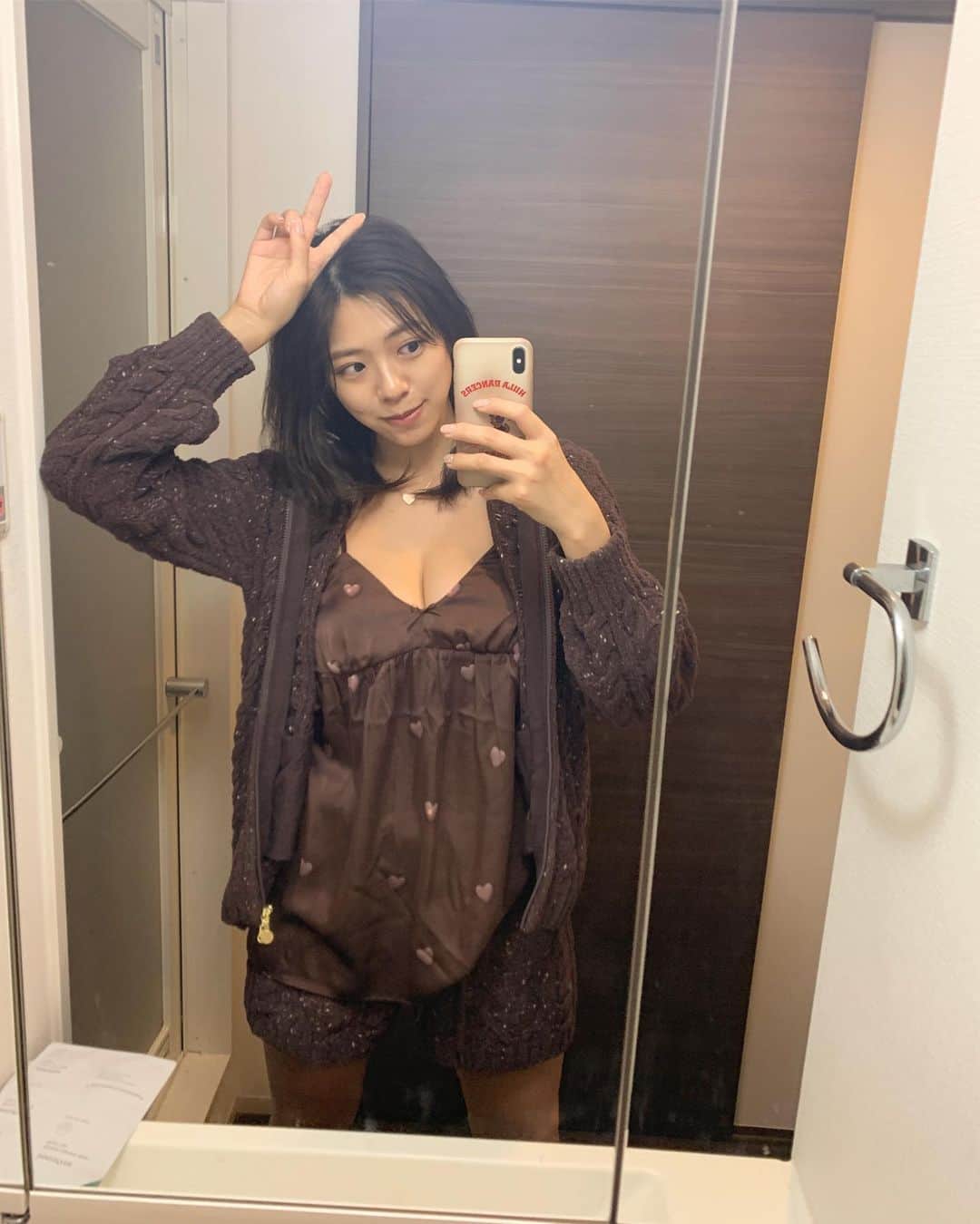 わちみなみのインスタグラム：「1月お誕生日だったので、 と﻿ ﻿ マネージャーさんたちからのプレゼントで﻿ ジェラートピケのルームウェア🎁﻿ ﻿ 嬉しすぎます。。 ありのままで楽しく仕事をしよう！と﻿ とっても優しいマネージャーさんたちです。﻿ ﻿ #予想外のプレゼント﻿ #ジェラートピケ﻿ #かわいい かわいい」