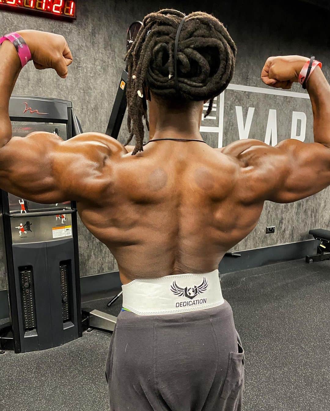 Ulissesworldさんのインスタグラム写真 - (UlissesworldInstagram)「Cobra 🐍 Back Day Superset Finisher! Give this a try 💪 Like | Save | Share _ 👆LINK IN BIO👆for my Programs & Meal Plans (Female Also) IAMDEDICATED.ULISSESWORLD.COM  _ #ulissesworld #uapparelarmy #uapparelworld #ulissesseries  _ Music 🎵 Cred: @champagnepapi 🔥」1月31日 0時37分 - ulissesworld