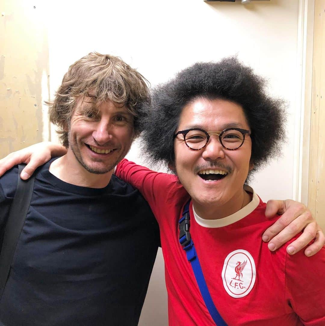 オカモト"MOBY"タクヤさんのインスタグラム写真 - (オカモト"MOBY"タクヤInstagram)「with Simon Allen, drummer of The New Mastersounds @ Shibuya Club Quattro. We are best friends since 2006. #TheNewMastersounds #SCOOBIE_DO #ScoobieDo #FUNK #Drummer #ダチーチーチー」1月31日 0時43分 - moby_scoobiedo