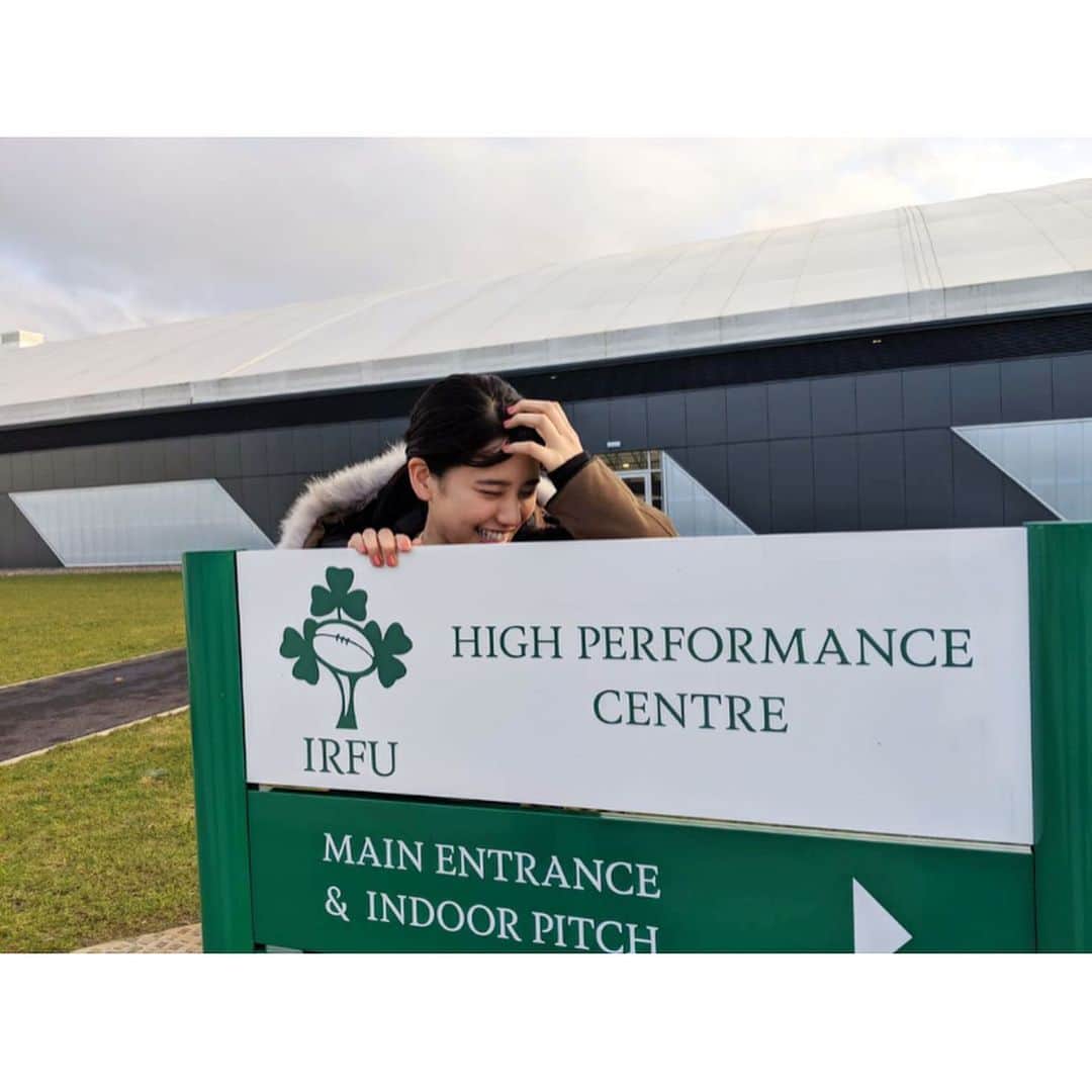 山崎紘菜さんのインスタグラム写真 - (山崎紘菜Instagram)「🇮🇪 風強めです🌬🌬🌬 #Ireland #dublin  #sixnationsrugby  #取材中…」1月31日 1時00分 - hirona_yamazaki