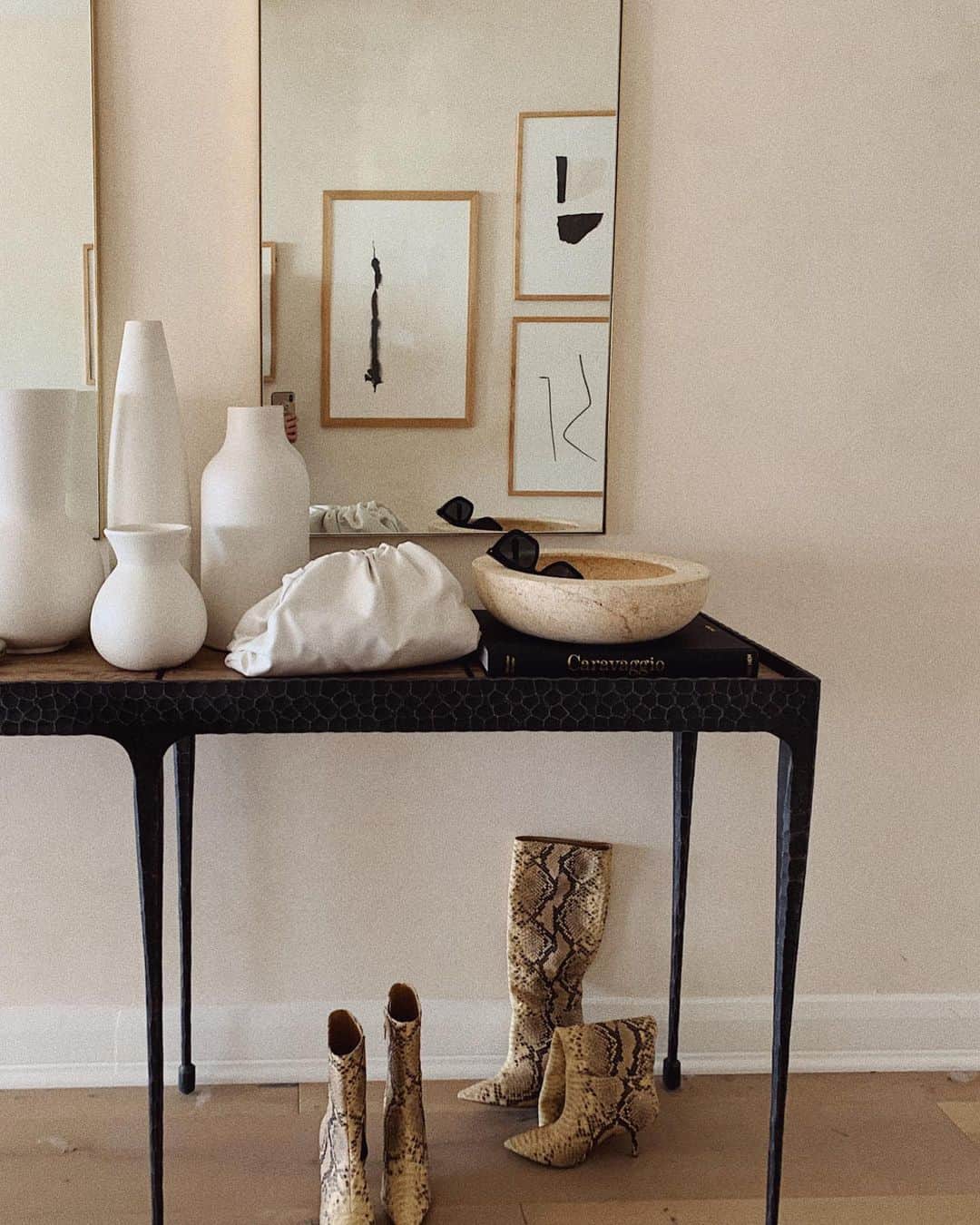 Marianna Hewittのインスタグラム：「my entryway #homewithMH」