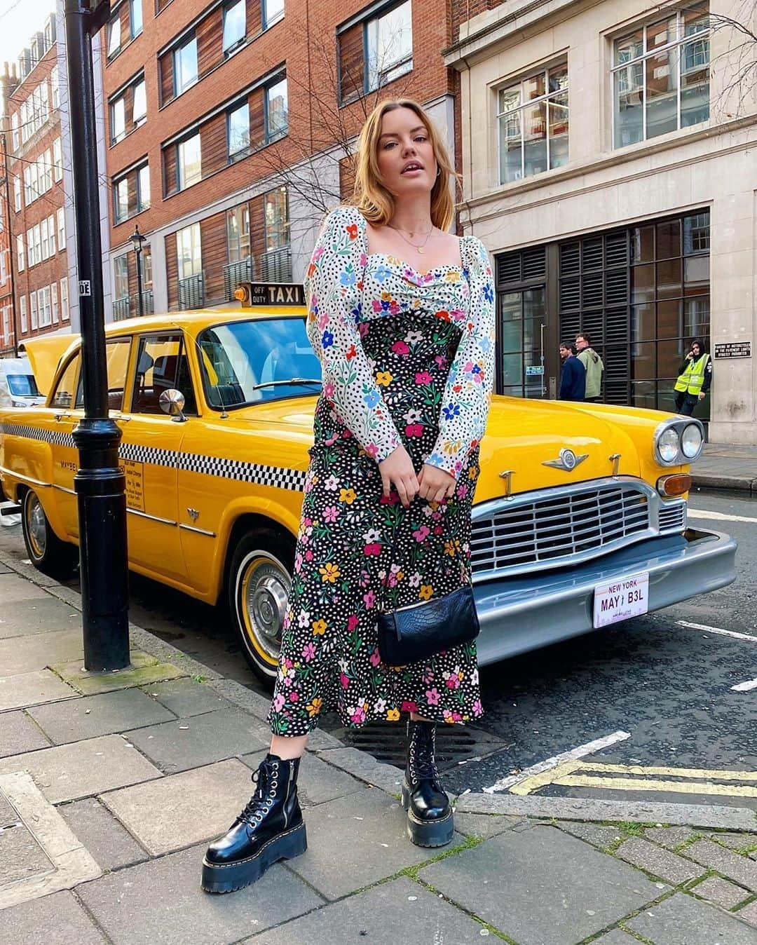 ASOSさんのインスタグラム写真 - (ASOSInstagram)「Wanna know how to style that 70s look? Head over to our stories where @asos_lotte is showing you how to build the look with her fave pieces on ASOS 🌸 📸 @asos_lotte 🔎 ASOS DESIGN satin sweetheart neck maxi dress (1596099)」1月31日 1時10分 - asos