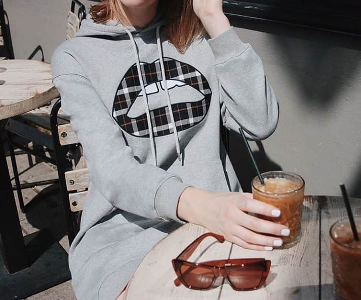 I.T IS INSPIRATIONさんのインスタグラム写真 - (I.T IS INSPIRATIONInstagram)「Coffee for Friday morning !👄 - #ITHK #ITisInspiration #MarkusLupfer #Hoodie #Dress #ItsFriday #FridayMood #AlmostWeekend」1月31日 12時12分 - ithk