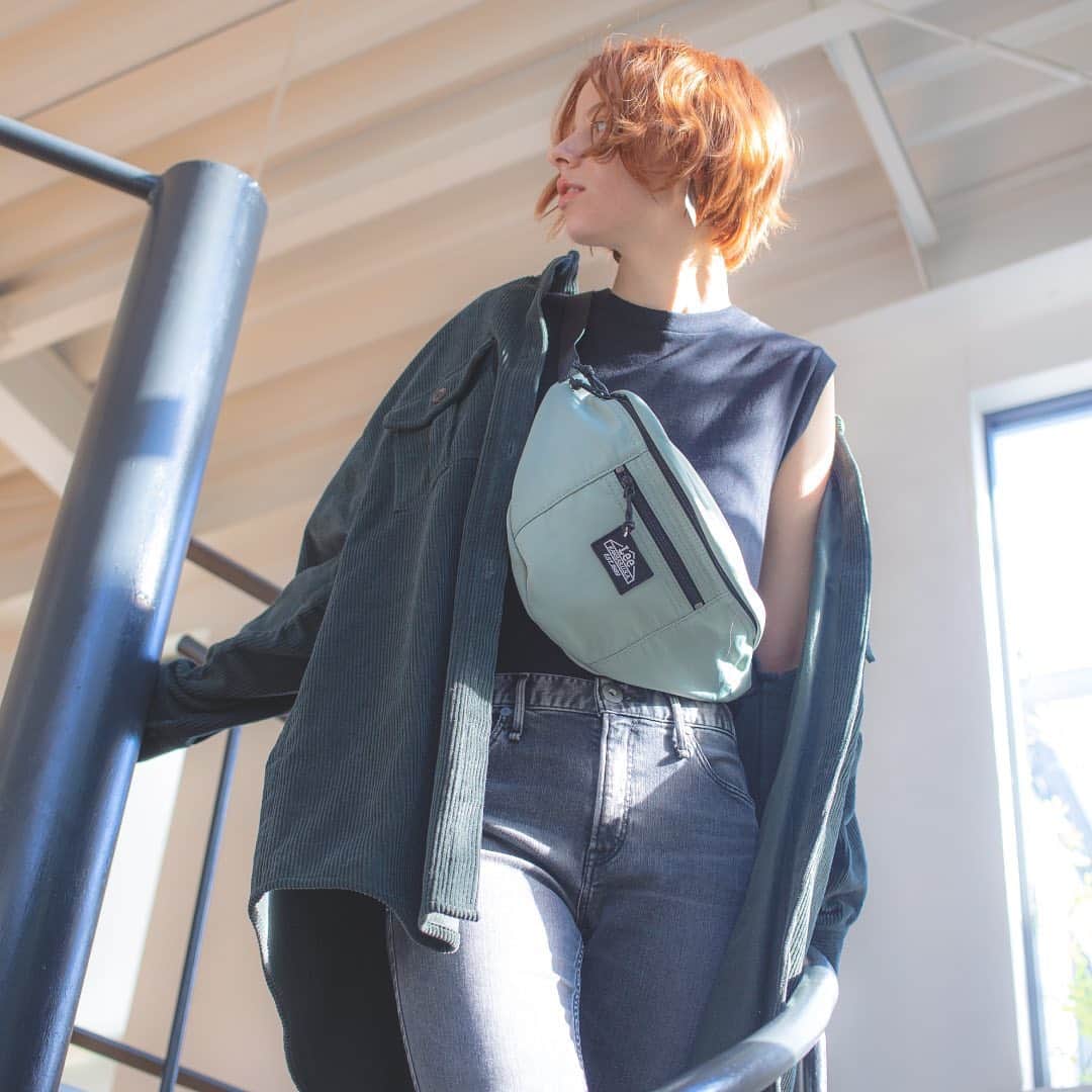 SMIRNASLI_officialのインスタグラム：「. . SMIR NASLI 2020 Spring collection . . .  #smirnasli #サミールナスリ #bag #tote #totebag #ruck #2way #2waybag #scarf #2020 #2020ss  #2020sscollection #Lee」