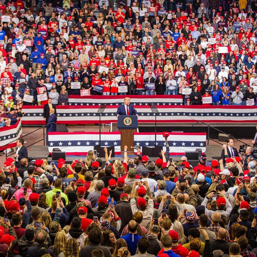 ドナルド・トランプさんのインスタグラム写真 - (ドナルド・トランプInstagram)「Thank you #Iowa, I #love you! #KAG2020 #MAGA #TrumpRally」1月31日 12時08分 - realdonaldtrump