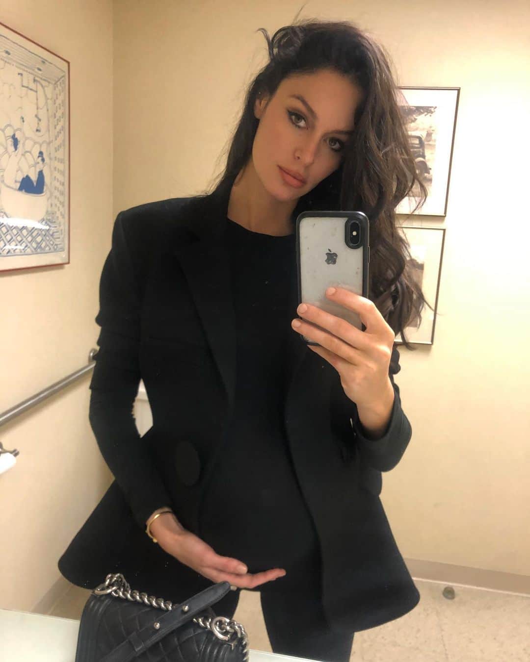 ニコール・トルンフィオのインスタグラム：「Another @bumpsuit .... 🤰🏻Another OBGYN appointment.... Another pee sample #38weekspregnant #bumpsuit #bumpsuitstyle」