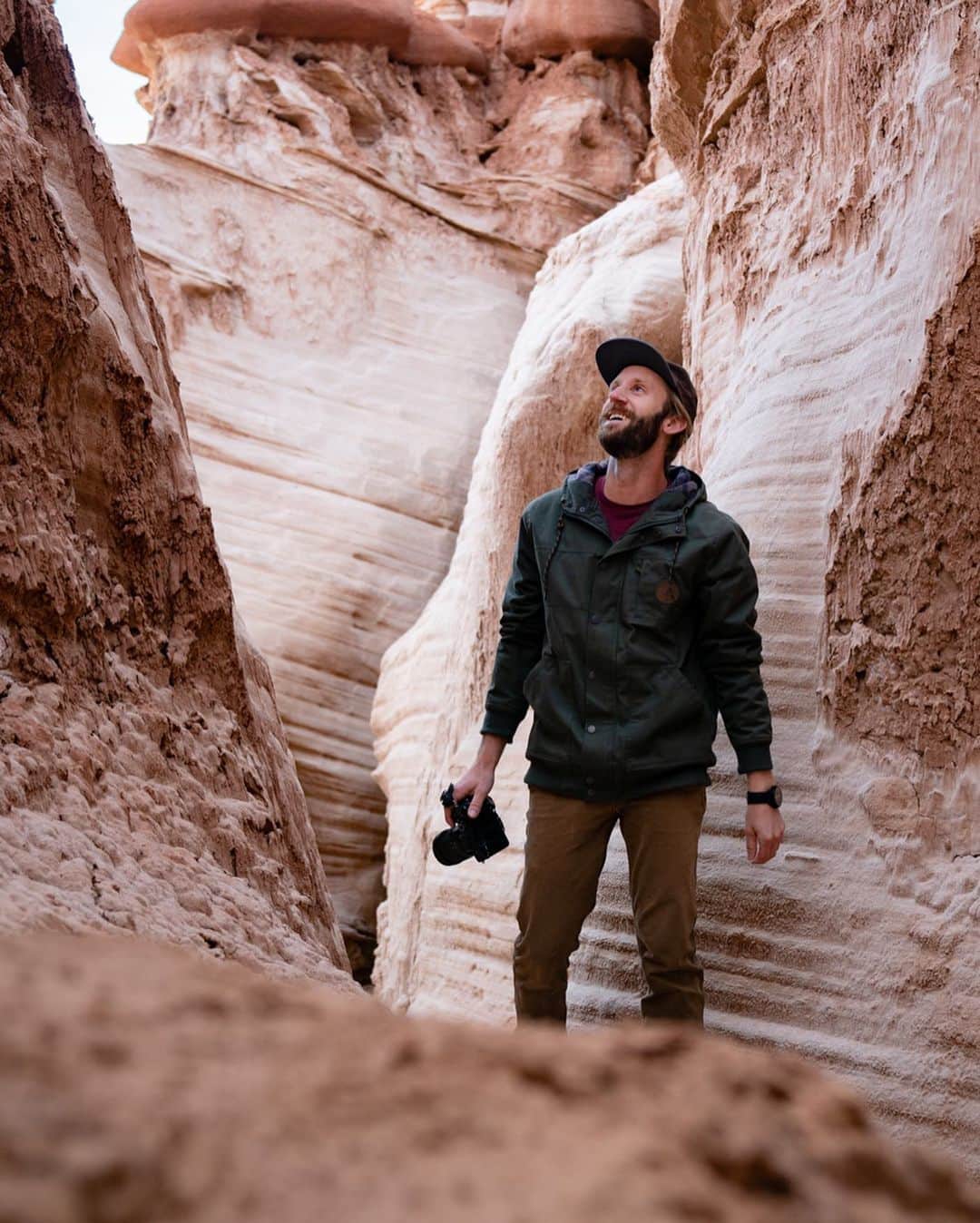 Travis Burkeさんのインスタグラム写真 - (Travis BurkeInstagram)「What a treat it was to meet up with @brandon_dugi and @t_secody to explore this place. We were given the opportunity to learn more about the history of the Navajo and Hopi, and the beautiful land they live on and protect.  We spent the day looking for a few of Terry’s grandpa’s lost sheep (and taking a few photos too 🤓). Out of respect for the locals and the landscape I was asked not to share the location. It is rare these days to be fortunate enough to experience a place with few footprints. I will definitely cherish these moments.  As a reminder, please make sure to always be respectful of the places we visit and when possible, always try to leave a place better than you found it. #respectandprotect  Thanks @gypsealaysea for capturing all of the awesome in-between moments too!」1月31日 10時42分 - travisburkephotography