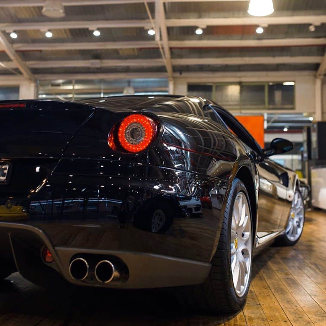 CarsWithoutLimitsさんのインスタグラム写真 - (CarsWithoutLimitsInstagram)「Ferrari 599 GTB only at @duttongarage 🕶 #carswithoutlimits #ferrari #599gtb」1月31日 10時55分 - carswithoutlimits