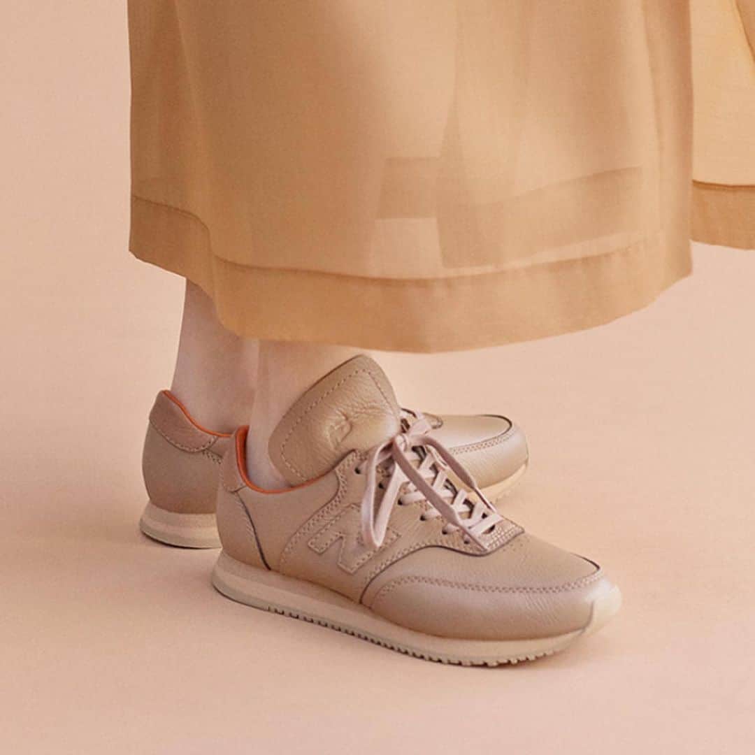 Fashion Headlineのインスタグラム：「オーラリー × ニューバランスのカプセルコレクション。伝説のシューズ「COMP100」とアパレルラインを展開👀💡 アイテムラインナップや展開店舗、発売日などの詳細は、 @fashionheadlinejpn TOPのURLから🔗」
