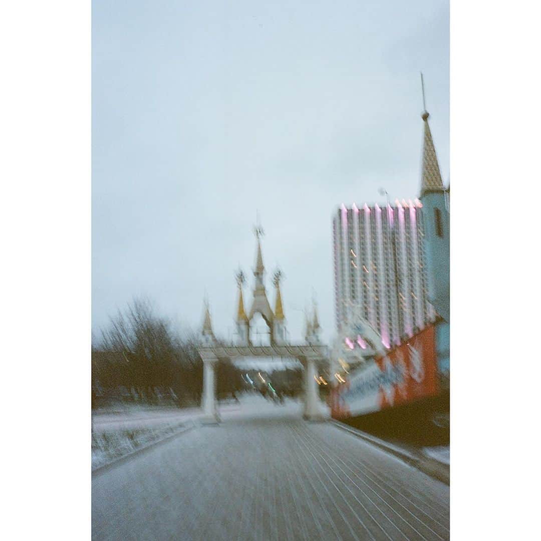 eriさんのインスタグラム写真 - (eriInstagram)「持ち歩いてるカメラの方に残ってたロシアの写真が現像したらぴょこっと出てきたけど夢感すごいな。#eriFILMcameraDIARY」1月31日 11時09分 - e_r_i_e_r_i