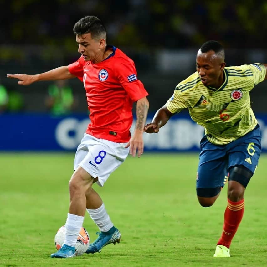 サッカーチリ代表チームさんのインスタグラム写真 - (サッカーチリ代表チームInstagram)「🇨🇴 0-0 🇨🇱 🚨 Al descanso en Pereira . ⚽️ Gran primer tiempo de #LaRojaSub23 que dominó al anfitrión y estuvo cerca de abrir la cuenta ¡Vamos por esa clasificación en el complemento! ✊🏻 . #laroja #seleccionchilena #colombia #preolímpico #tokio2020」1月31日 11時19分 - laroja