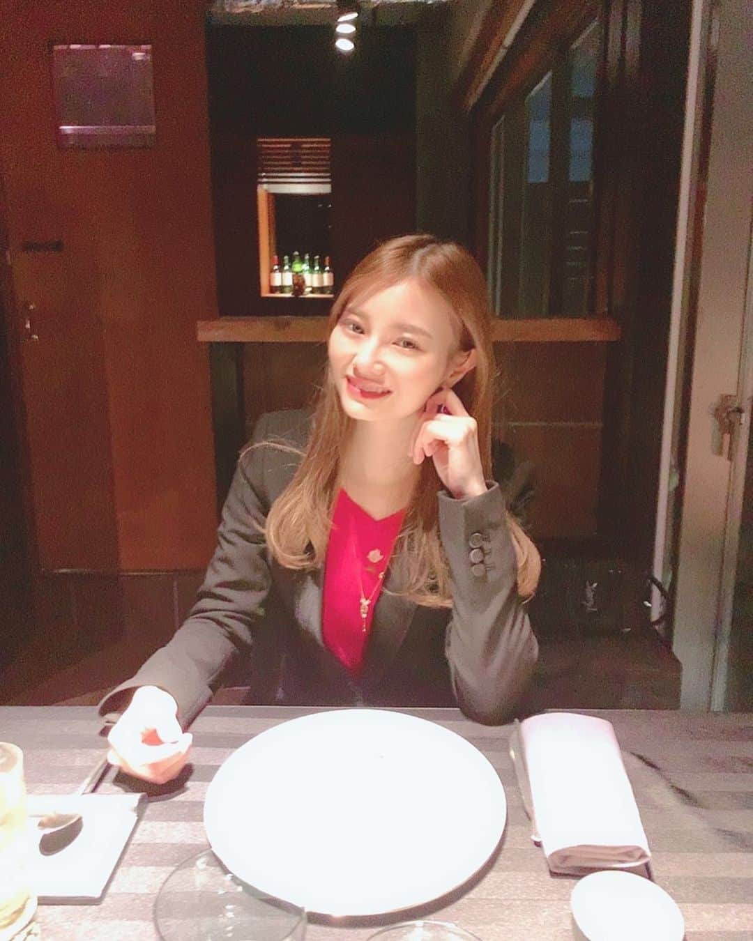 金子実加さんのインスタグラム写真 - (金子実加Instagram)「しっとりご飯🥰❤️ . . . . . . . . . . #トリュフ #キャビア　#国産和牛 #肉　#黒トリュフ  #バター　#ノルマンディー #ワイン　#東京カレンダー　#大人ご飯 #バチェラー　#世代　#イタリアン　#フルコースディナー #フレンチ #個室ご飯 #個室　#ジャケットコーデ #ジャケット女子」1月31日 11時11分 - kanekomika0127