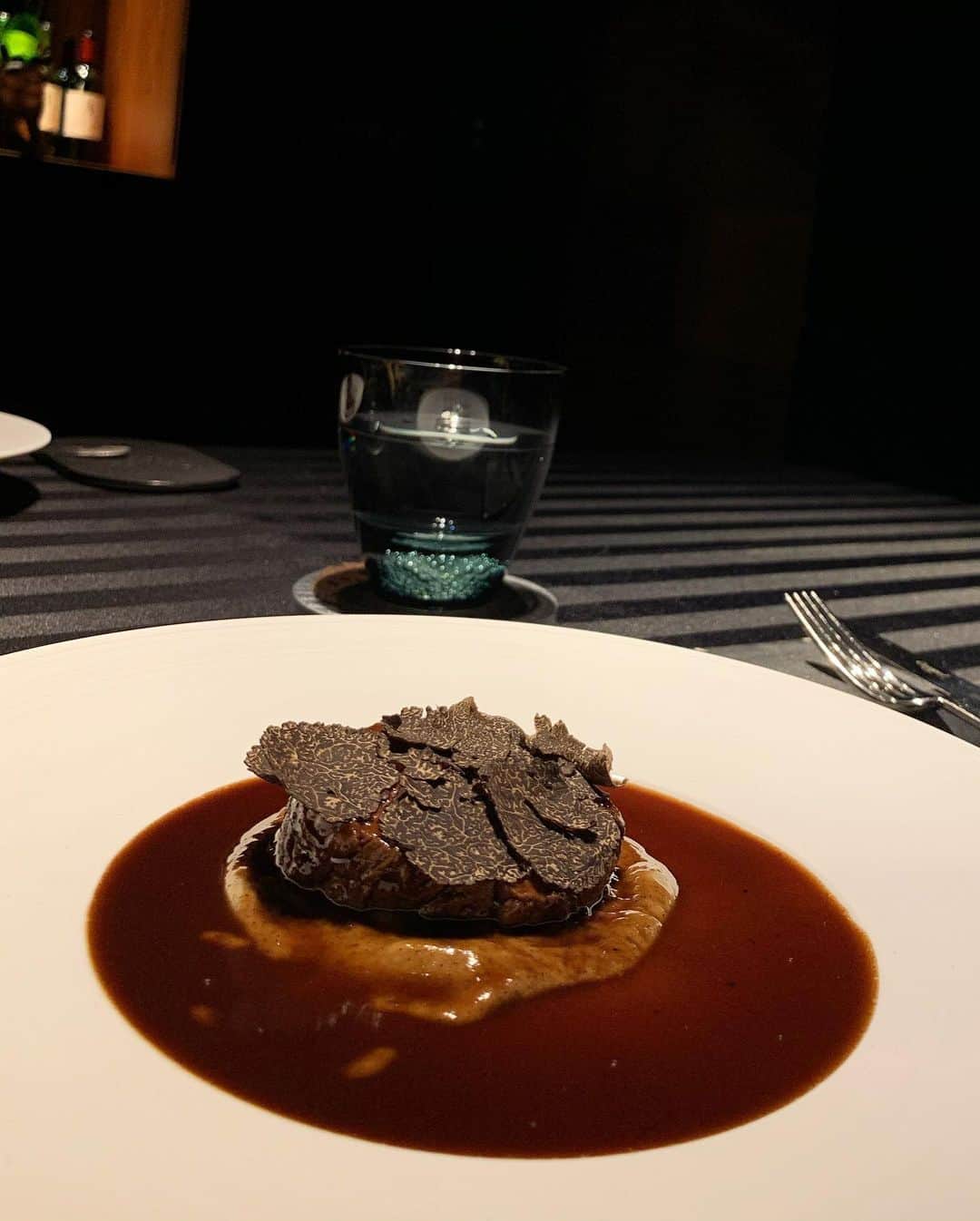 金子実加さんのインスタグラム写真 - (金子実加Instagram)「しっとりご飯🥰❤️ . . . . . . . . . . #トリュフ #キャビア　#国産和牛 #肉　#黒トリュフ  #バター　#ノルマンディー #ワイン　#東京カレンダー　#大人ご飯 #バチェラー　#世代　#イタリアン　#フルコースディナー #フレンチ #個室ご飯 #個室　#ジャケットコーデ #ジャケット女子」1月31日 11時11分 - kanekomika0127