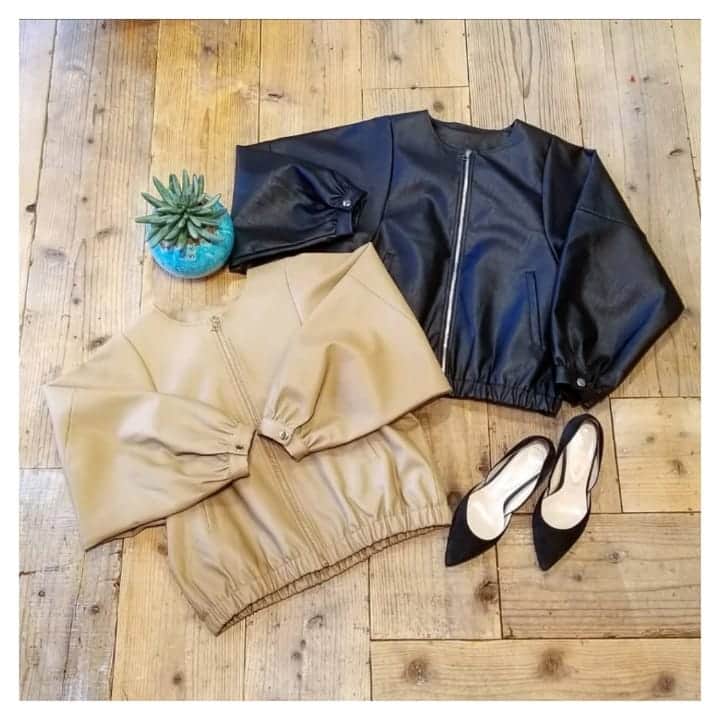 furryrate officialのインスタグラム：「. 【furryrate spring collection】 . ▶jacket #ノーカラーレザージャケット ベージュ/ブラック No.51137815 ¥14,300- . . . #furryrate #furry #ファーリーレート #ファーリー #fasion #collection #spring #春 #アウター #jacket #レザー #レザージャケット #ボリュームスリーブ #ノーカラージャケット #きれいめ」