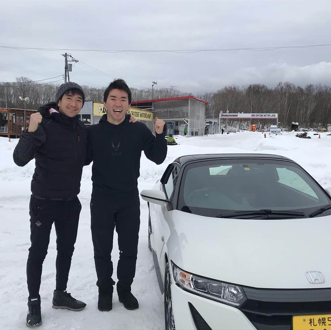 武藤英紀のインスタグラム：「毎年恒例となった雪上トレーニング。 今年の相方の右京も誘いました~  #雪上 #トレーニング #新千歳モーターランド  #毎年恒例」