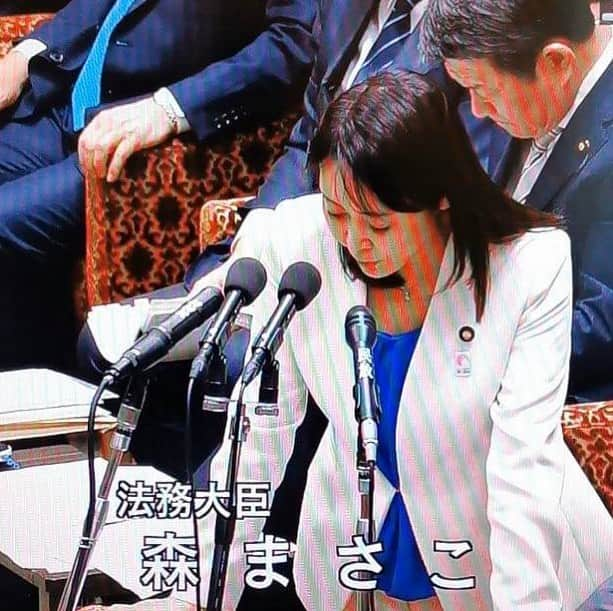 森まさこさんのインスタグラム写真 - (森まさこInstagram)「WHOの緊急事態宣言を受け、政府は #新型コロナウイルス感染症 に関する政令施行日を２月７日から2月１日へ前倒ししました。その他の場合にも上陸拒否事由の適用もあり得る姿勢で臨むよう私から入管へ指示しました。国民の命と健康を守ることが最優先です。今朝の #衆議院予算委員会 で答弁しました。」1月31日 11時37分 - mori_masako_