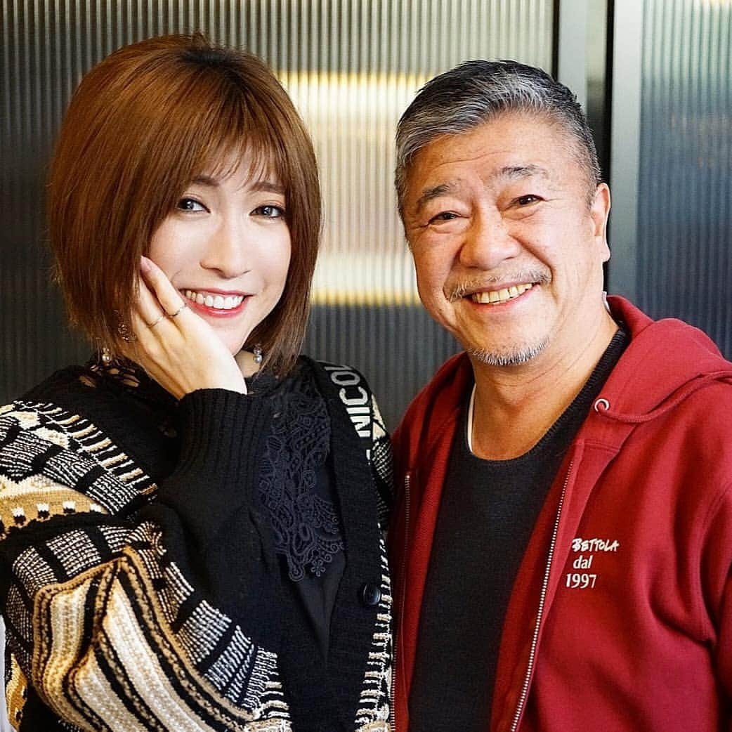 石関友梨さんのインスタグラム写真 - (石関友梨Instagram)「料理の鉄人など日本の料理人レジェンドたちが一度に集結するパーティーへご招待いただきました🎀  ドラマのグランメゾン東京で審査員で出演された方などは本物の有名美食家の方もいらっしゃって  とても贅沢な時間でした(⁎˃ᴗ˂⁎) 和・洋・中トップシェフの作ったお料理はどれも美味しくて圧巻でした✨  ありがとうございました(◍ ´꒳` ◍) #料理の鉄人 #グランメゾン東京 #ミシュラン #フレンチ #寿司 #中華 #肉 #ラーメン #スイーツ #美食家 #高級レストラン #パーティー #レジェンド #シェフ」1月31日 11時41分 - yurimorico