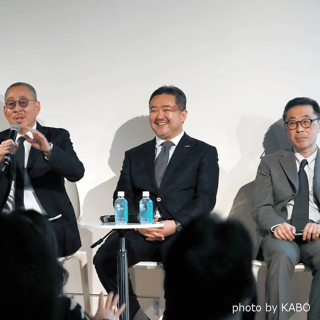 のインスタグラム：「1月30日（木）、寺田倉庫が参画するアートプロジェクト「TOKYO CANAL LINKS 2020 ～ART FOR THE PEOPLE～」が天王洲・TERRATORIAにて開催され、当社代表取締役社長CEOの寺田航平が登壇いたしました。  第3回のテーマは「アートを事業化するということ」。 渋谷Bunkamura・中野哲夫氏 、青山スパイラル・小林裕幸氏と並び、企業事例として寺田倉庫がこれまで取り組んだアート事業についてお話しました。  なお、トークセッション後は会場併設の茶室 OMBREにて来場者にお茶もふるまわれました。  #art #artproject #tokyocanallinks #キャナルリンクス #warehouseterrada #寺田倉庫 #天王洲 #tennoz #天王洲アイル  #TERRATORIA  #Bunkamura #青山スパイラル」