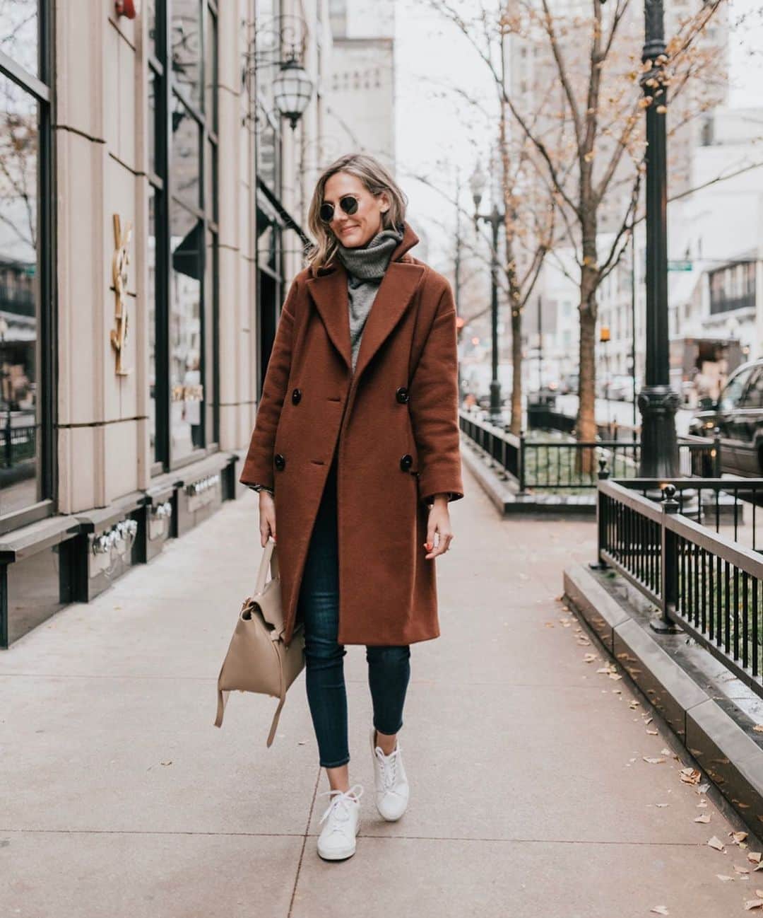 Anna Jane Wisniewskiのインスタグラム：「Wore this outfit today, was feeling great, and just realized I wore it on Monday, too (photo evidence a few days ago in my feed). What day is it? Where am I? Help. 📸 @ironandhoney」