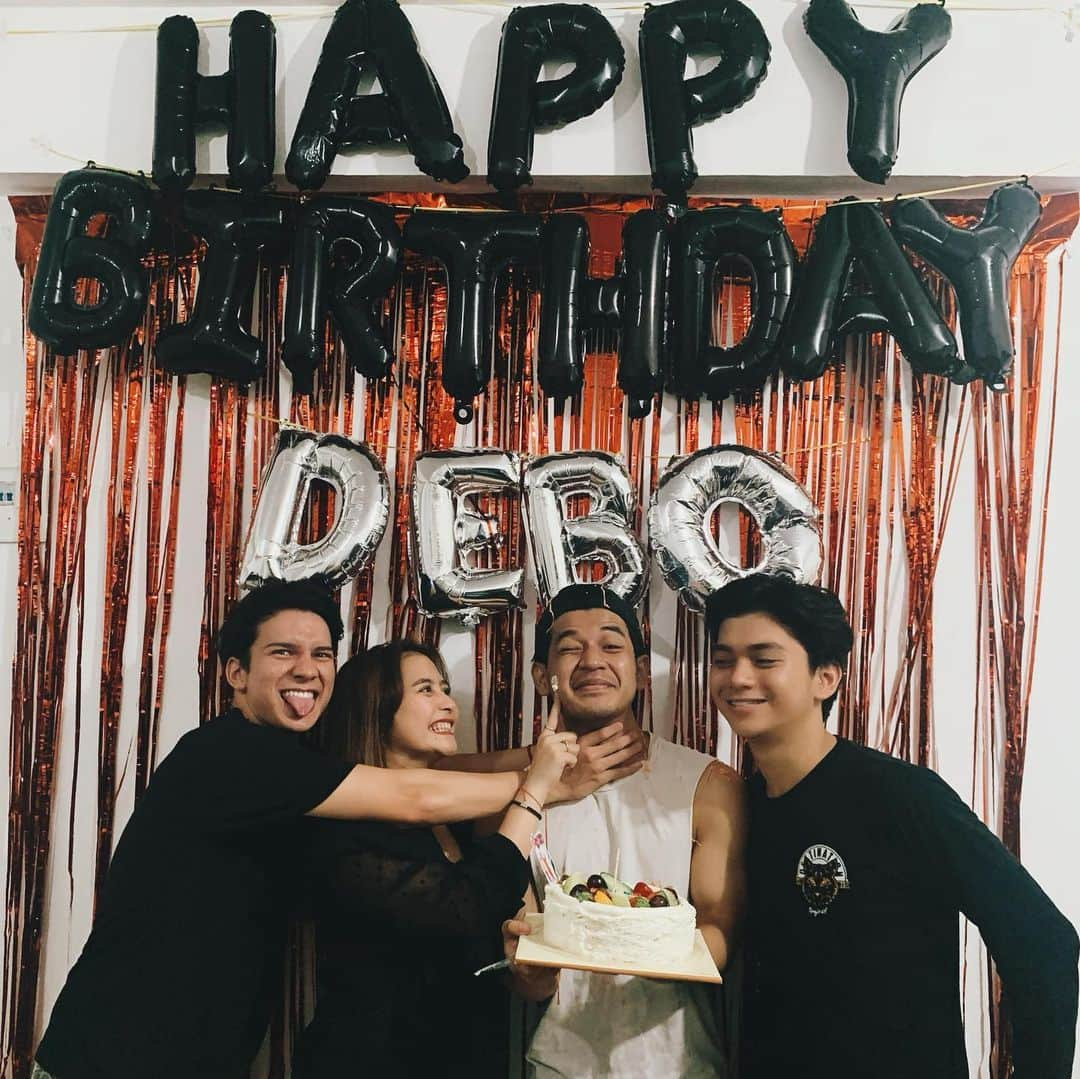 Prilly Latuconsinaさんのインスタグラム写真 - (Prilly LatuconsinaInstagram)「Happy birthday @deboys13 doanya udah ya semalem! i'm so grateful to have you as my bestfriend! sahabatan sampe tua ya! jangan cepet-cepet nyebar undangan 😝 jil @ajil_ditto08 maap bgt nih muka lu difoto kenapa gini...」1月31日 11時55分 - prillylatuconsina96